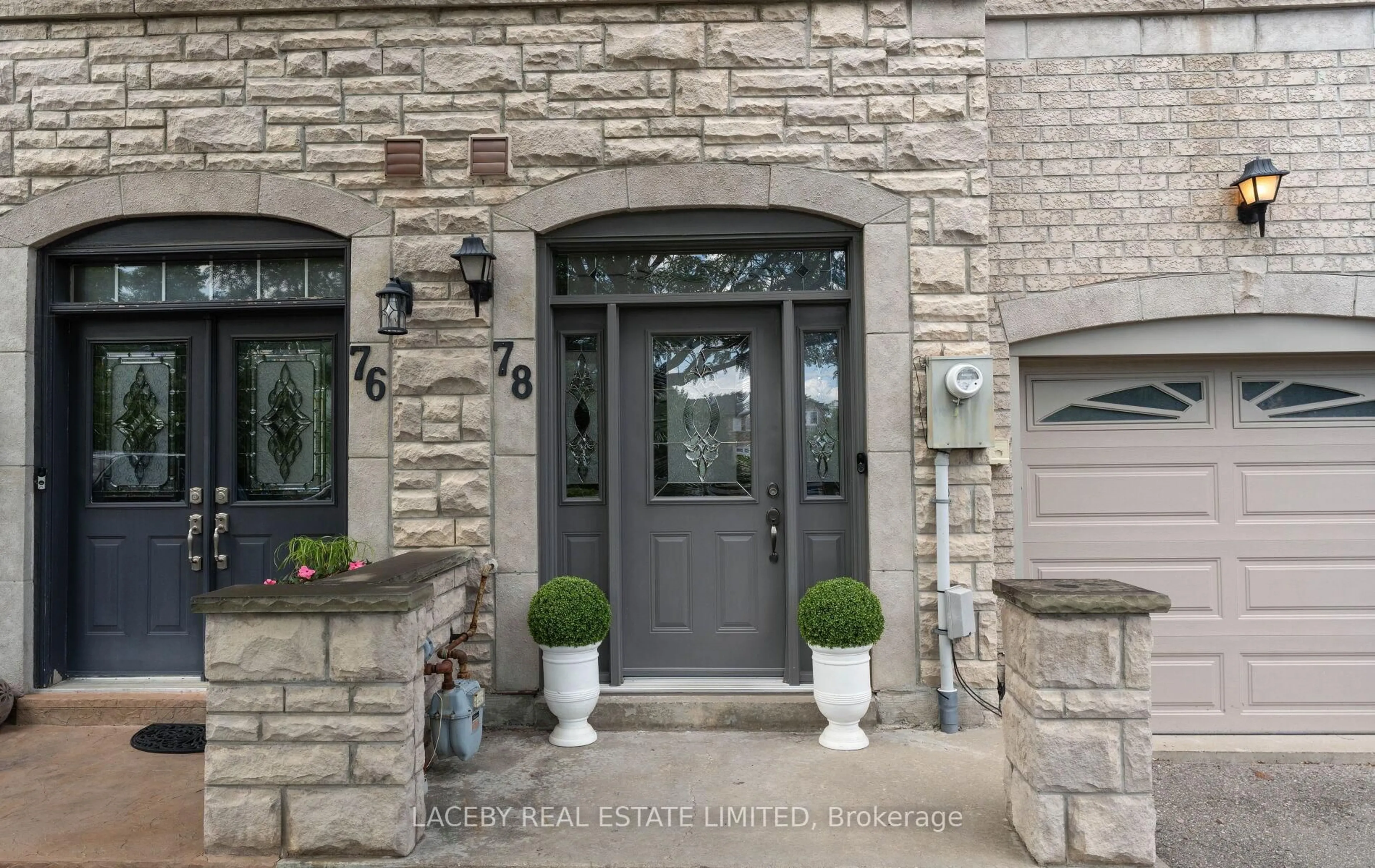 Indoor entryway for 78 Burgon Pl, Aurora Ontario L4G 7Y2