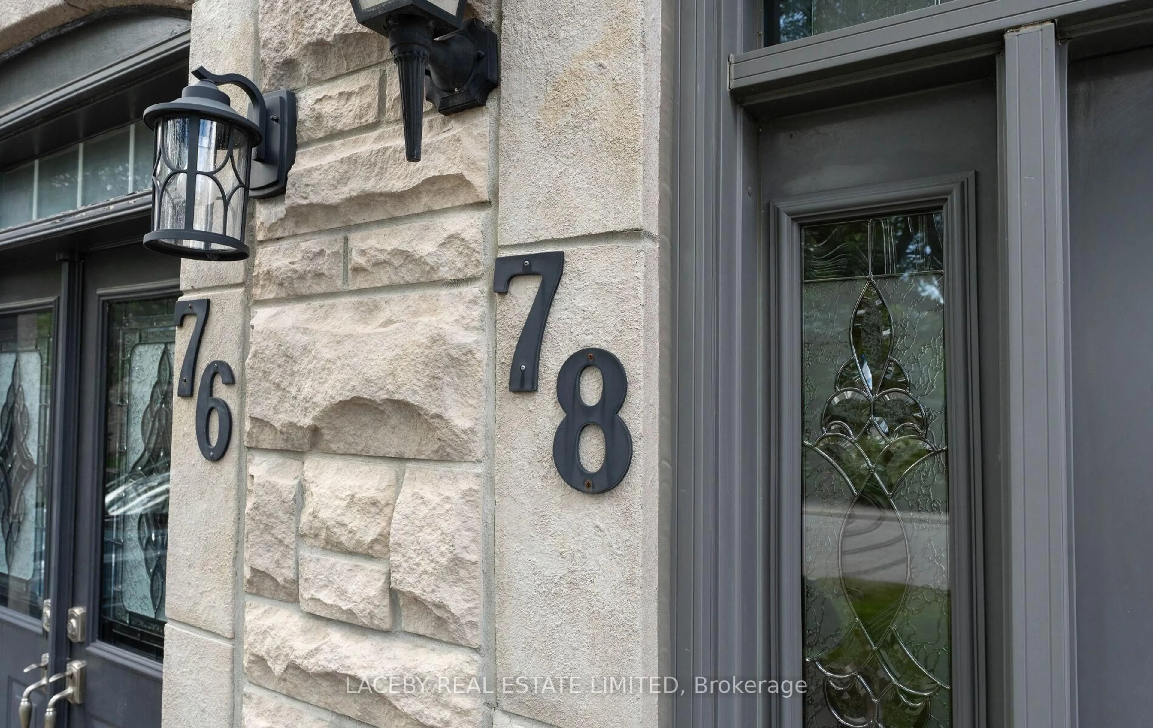 Indoor entryway for 78 Burgon Pl, Aurora Ontario L4G 7Y2