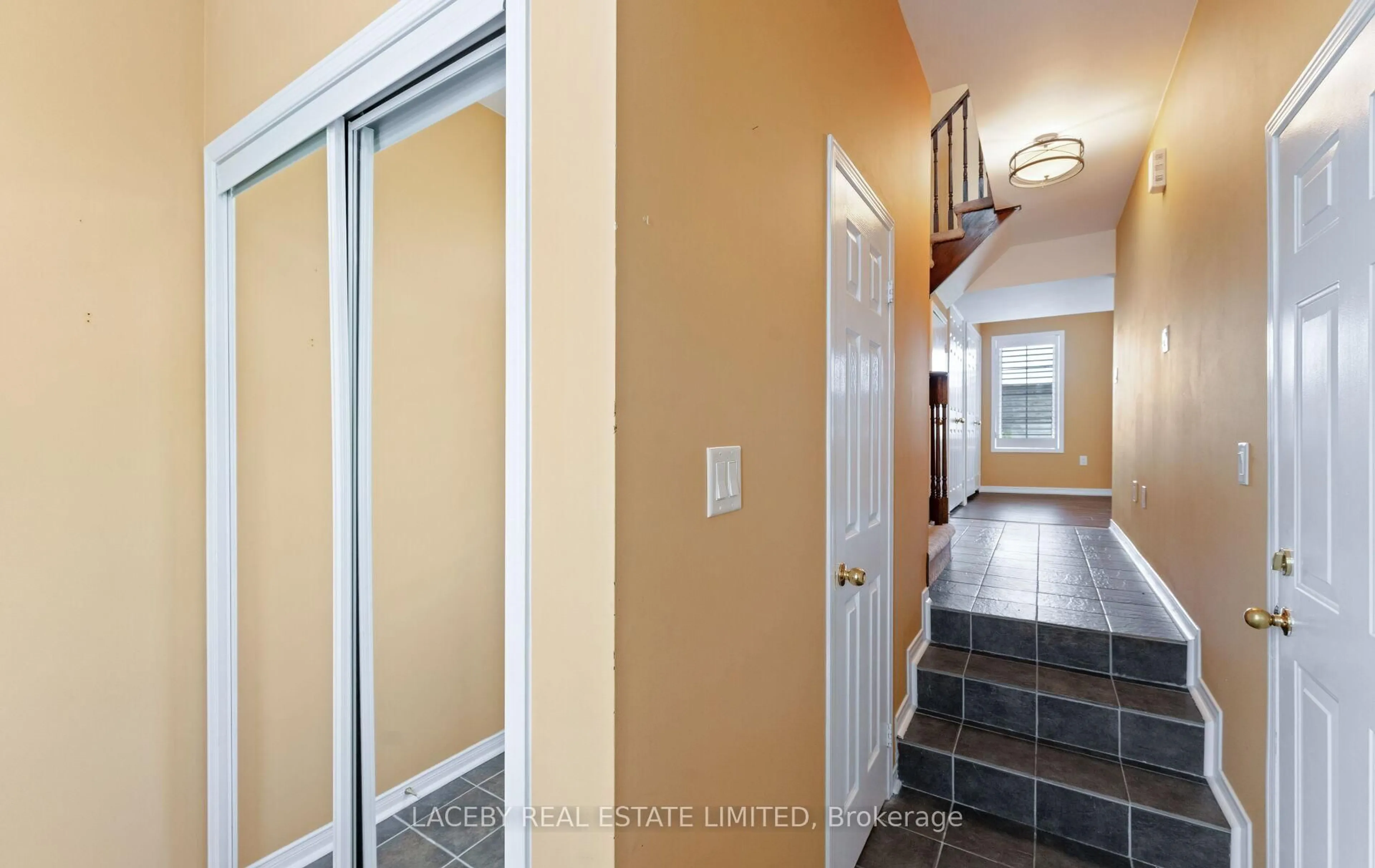 Indoor entryway for 78 Burgon Pl, Aurora Ontario L4G 7Y2