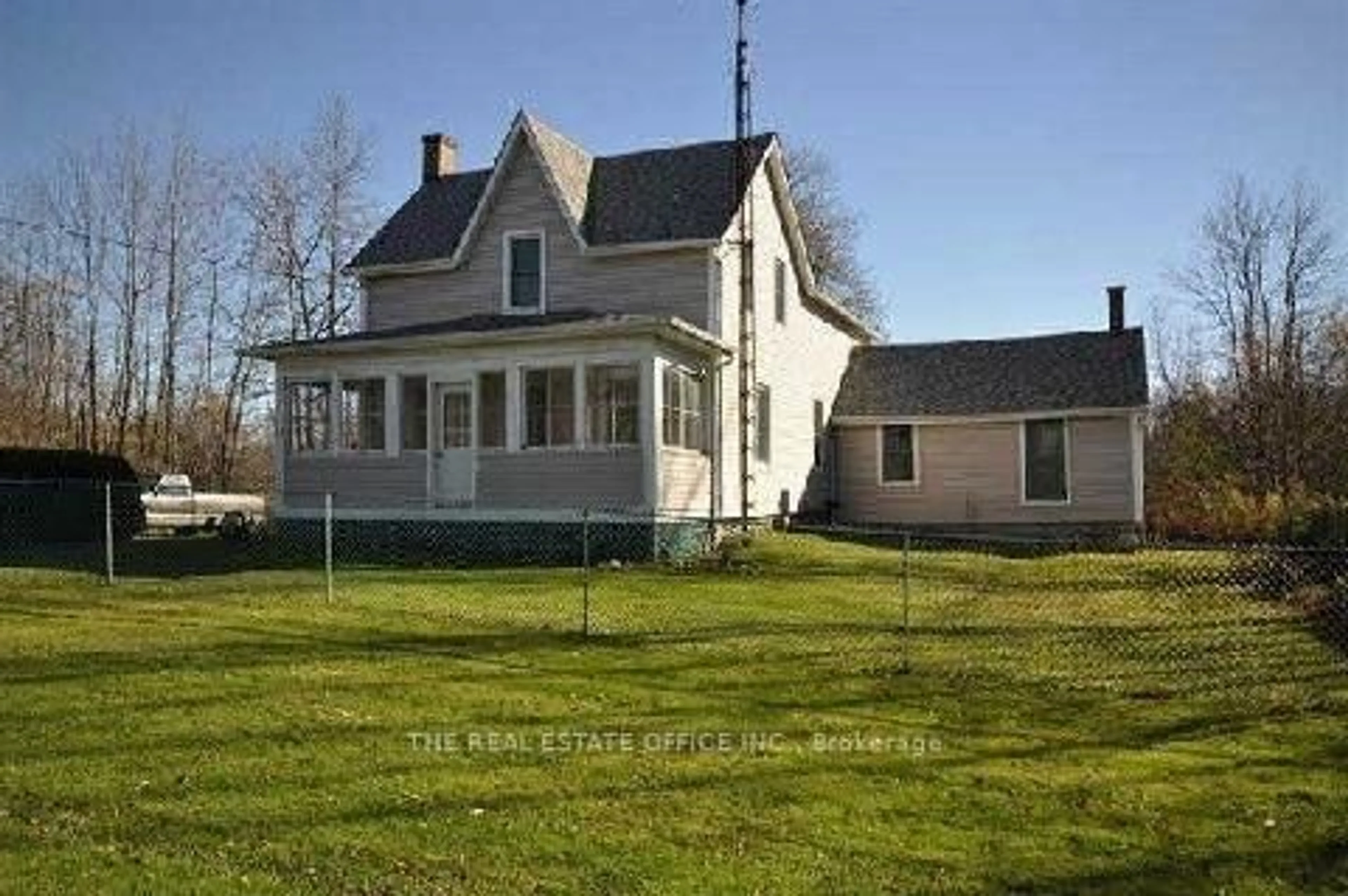 A pic from outside/outdoor area/front of a property/back of a property/a pic from drone, building for 43 Clovelly Cove Rd, Georgina Ontario L0E 1N0