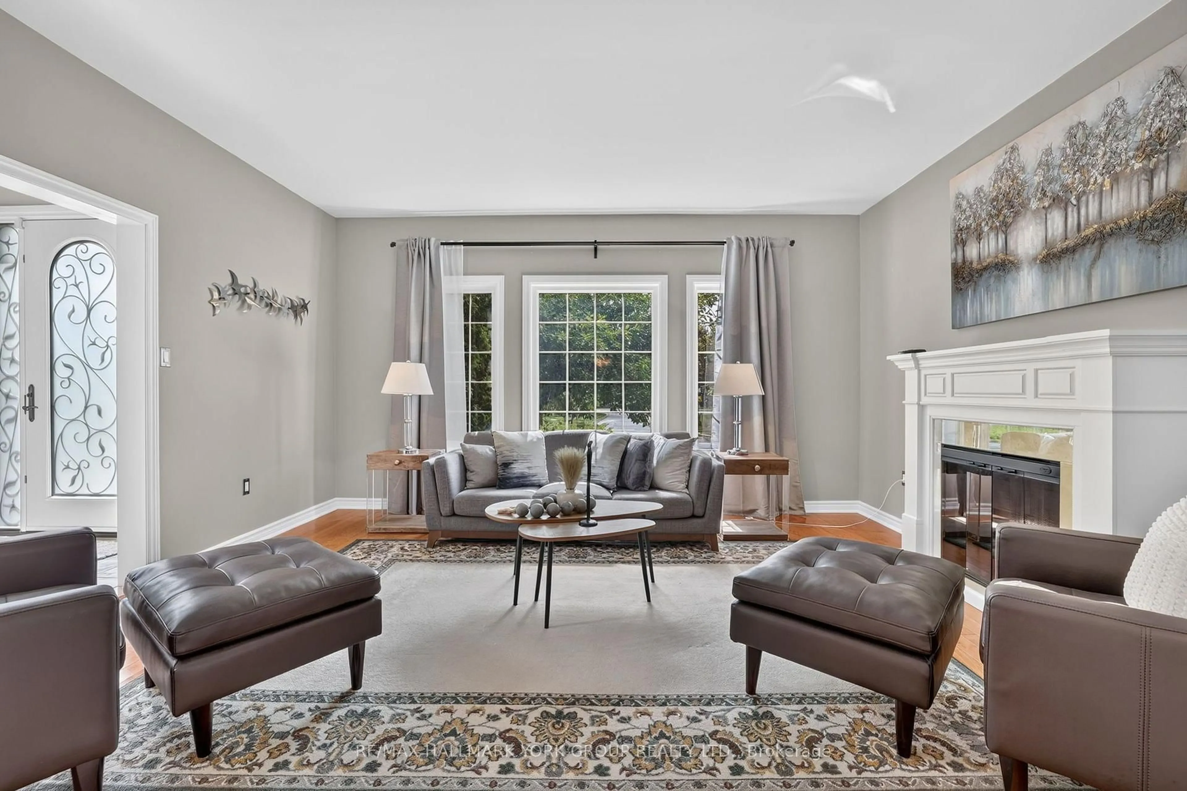 Living room with furniture, unknown for 669 Kingsmere Ave, Newmarket Ontario L3X 1L5