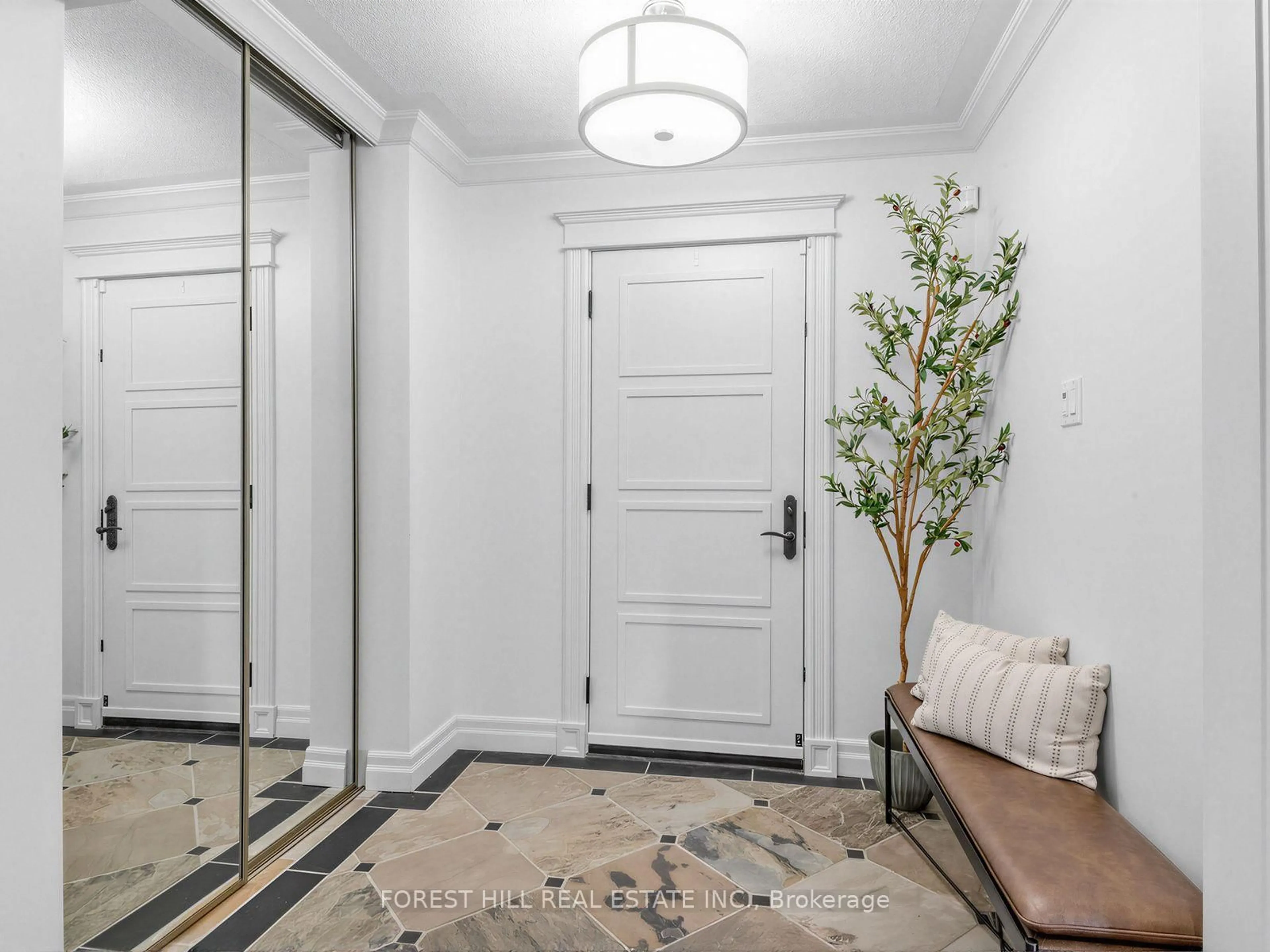 Indoor entryway for 42 Baynards Lane, Richmond Hill Ontario L4C 9B5