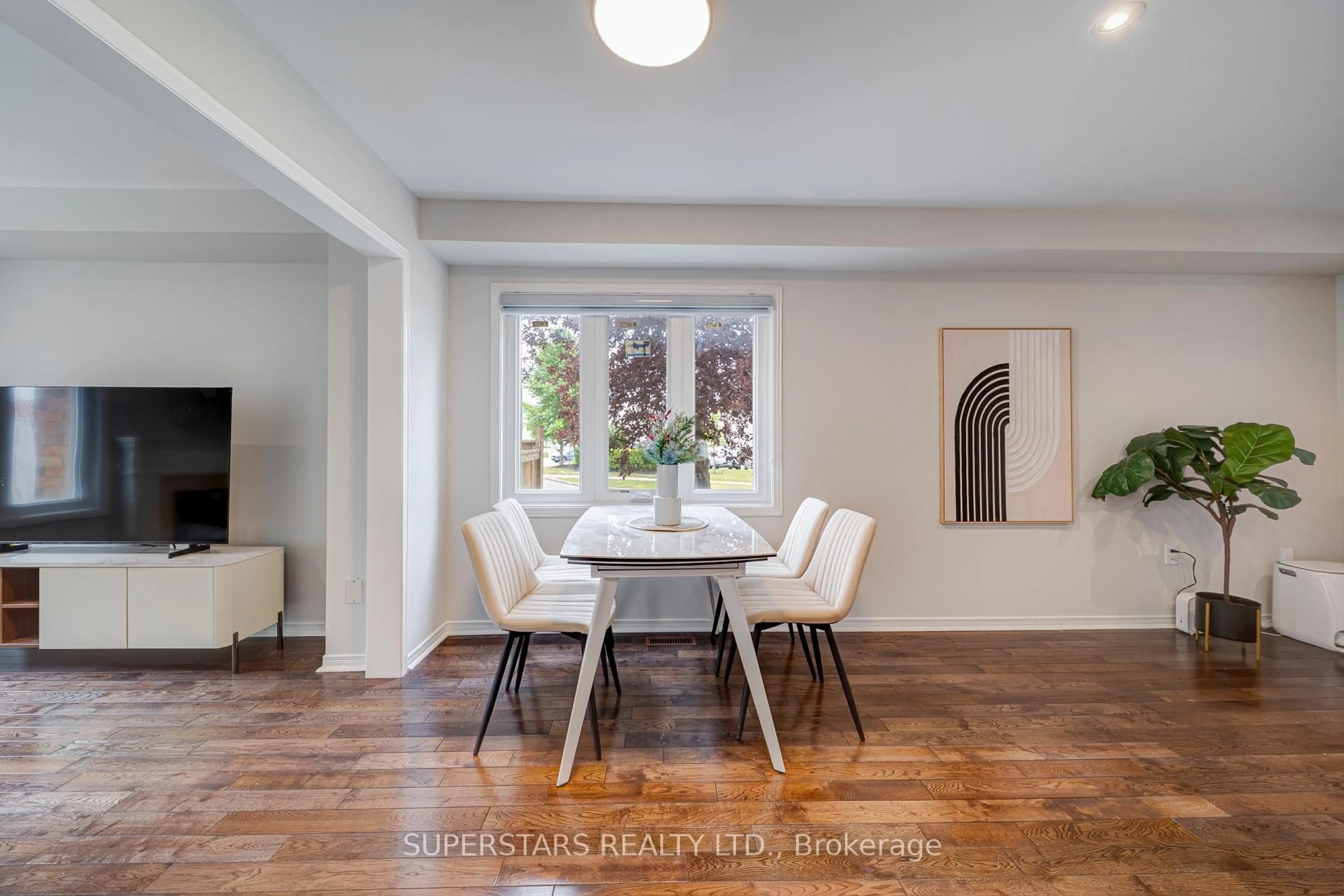 Dining room, unknown for 1 Baffin Crt, Richmond Hill Ontario L4B 4J6