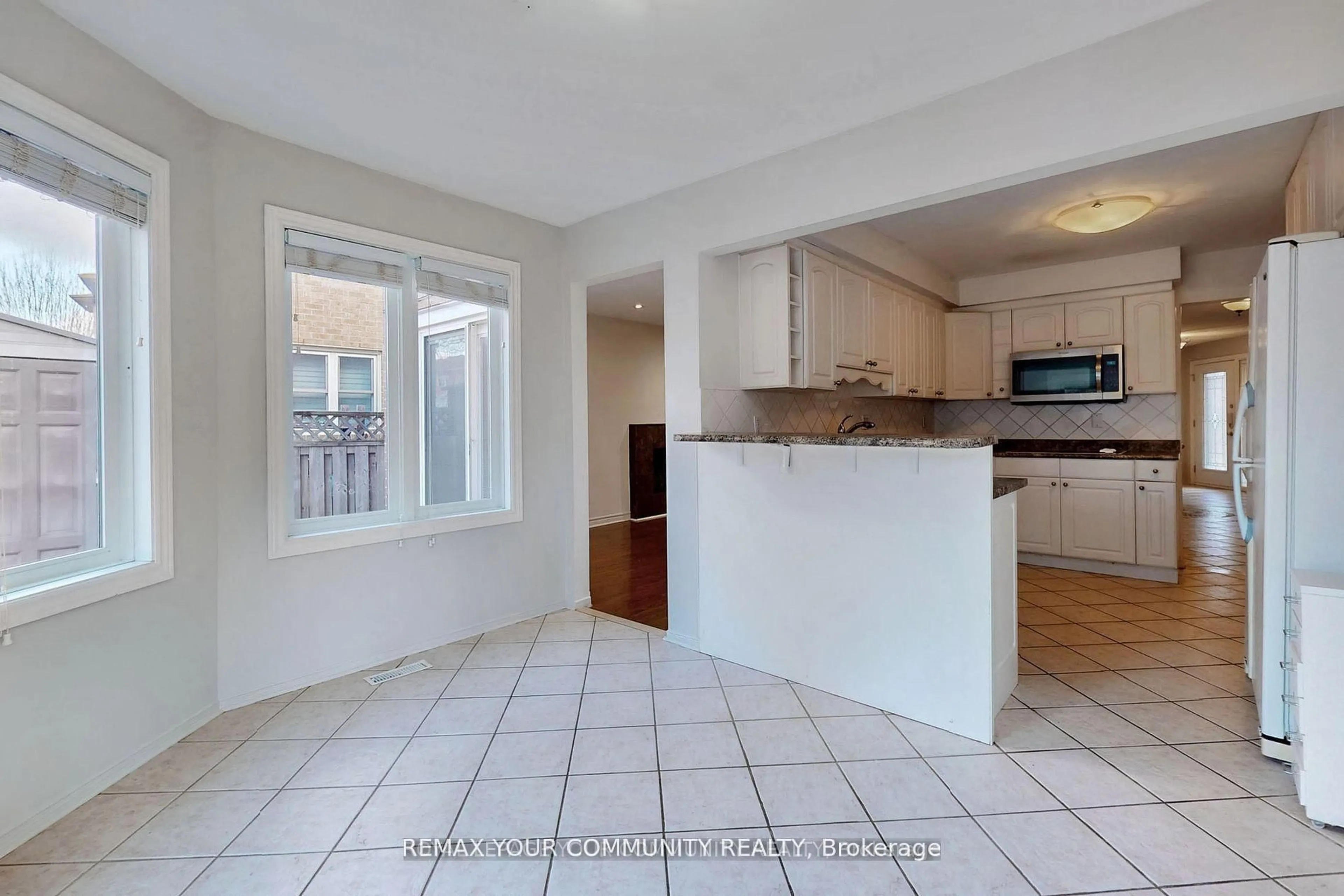 Open concept kitchen, ceramic/tile floor for 52 Mccallum Dr, Richmond Hill Ontario L4C 7S8