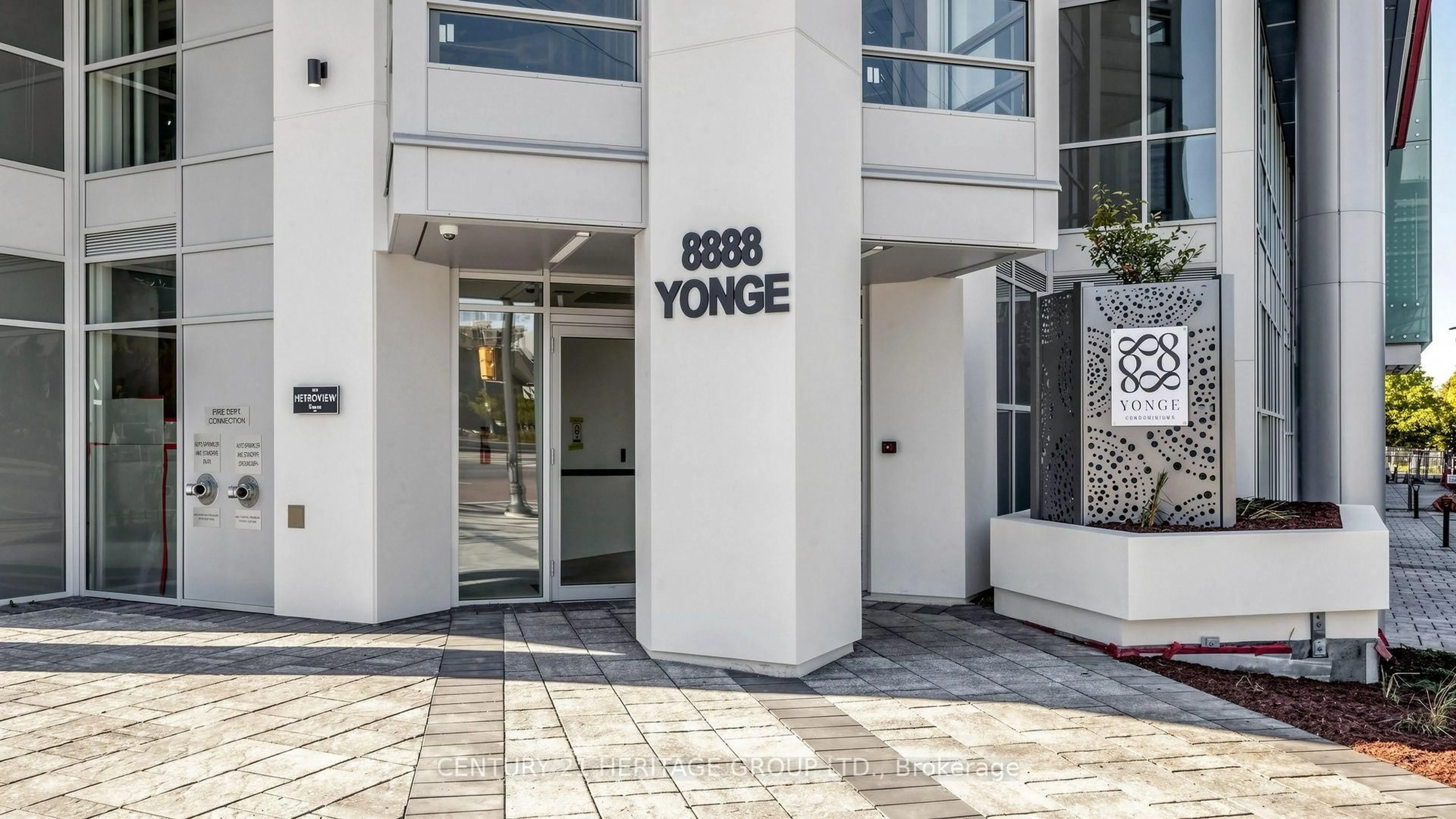Indoor foyer for 8888 Yonge St #1001, Richmond Hill Ontario L4C 5V6