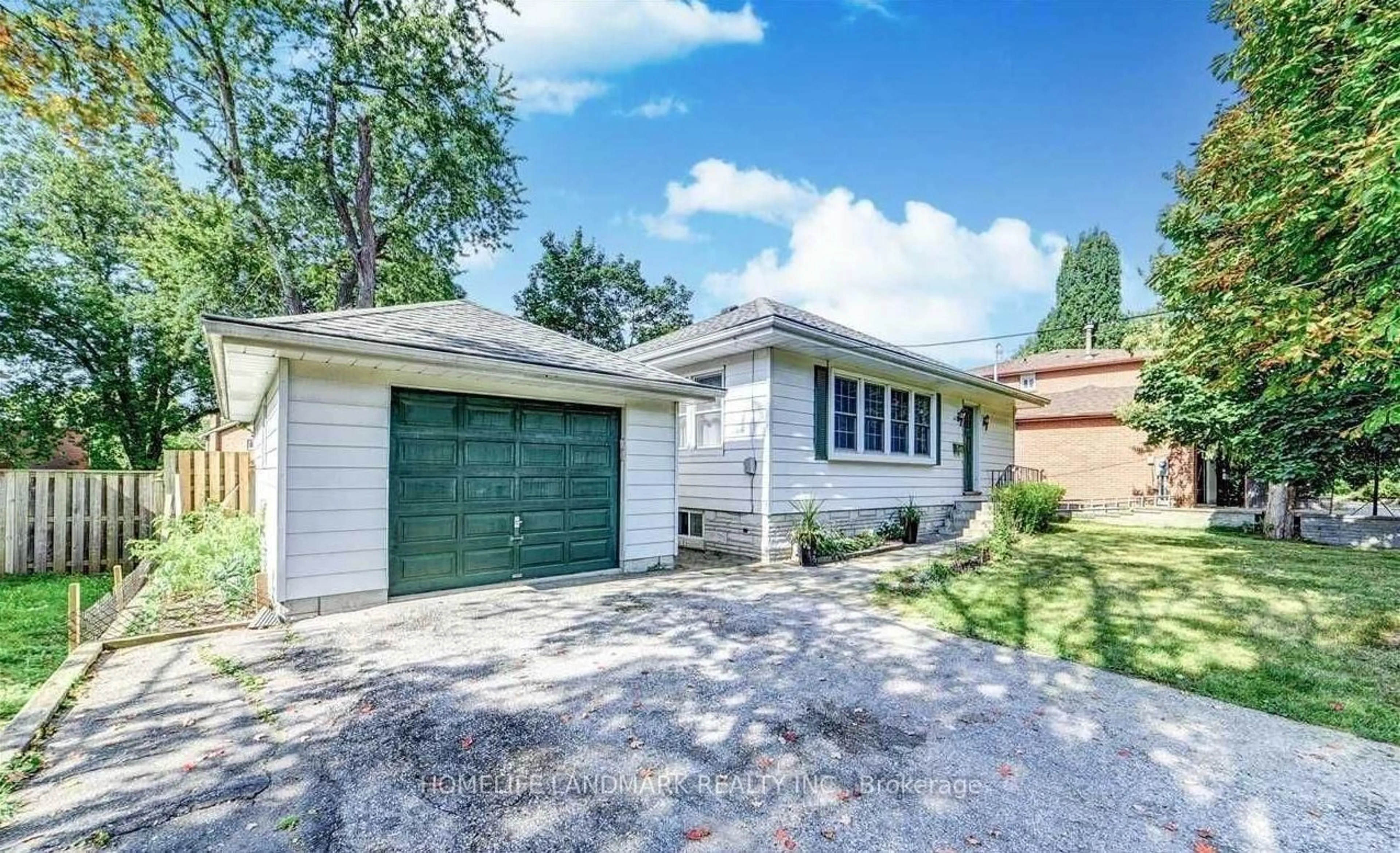Home with vinyl exterior material, street for 62 Peter St, Markham Ontario L3P 2A6