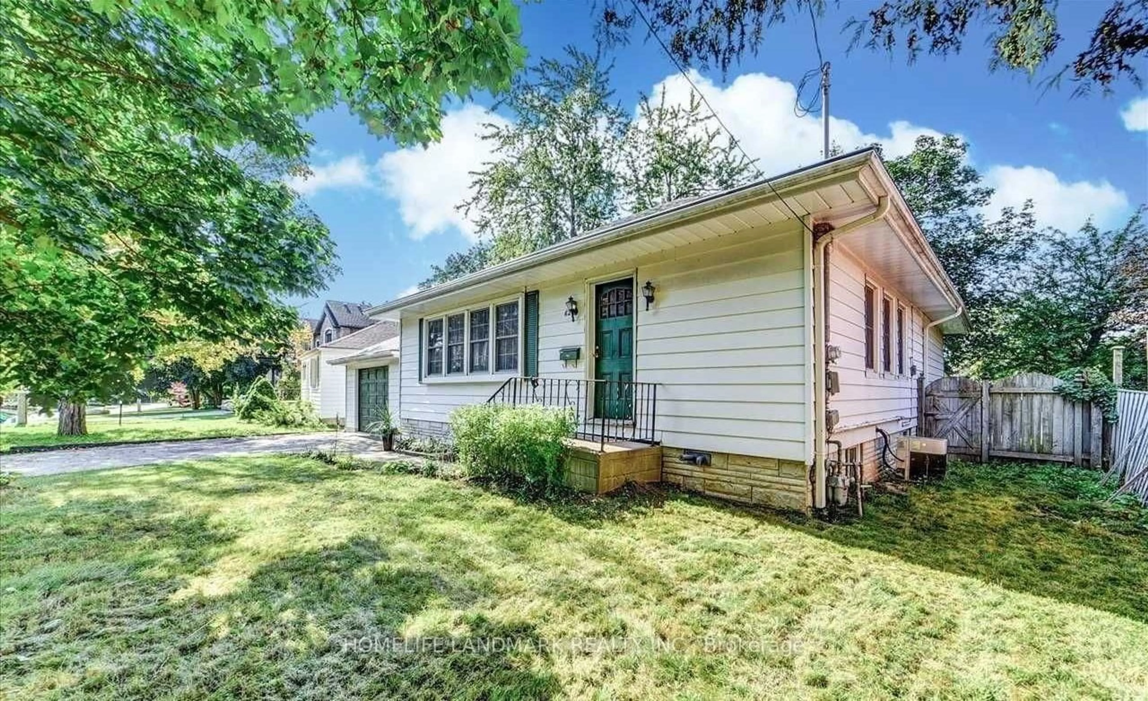 Home with vinyl exterior material, street for 62 Peter St, Markham Ontario L3P 2A6
