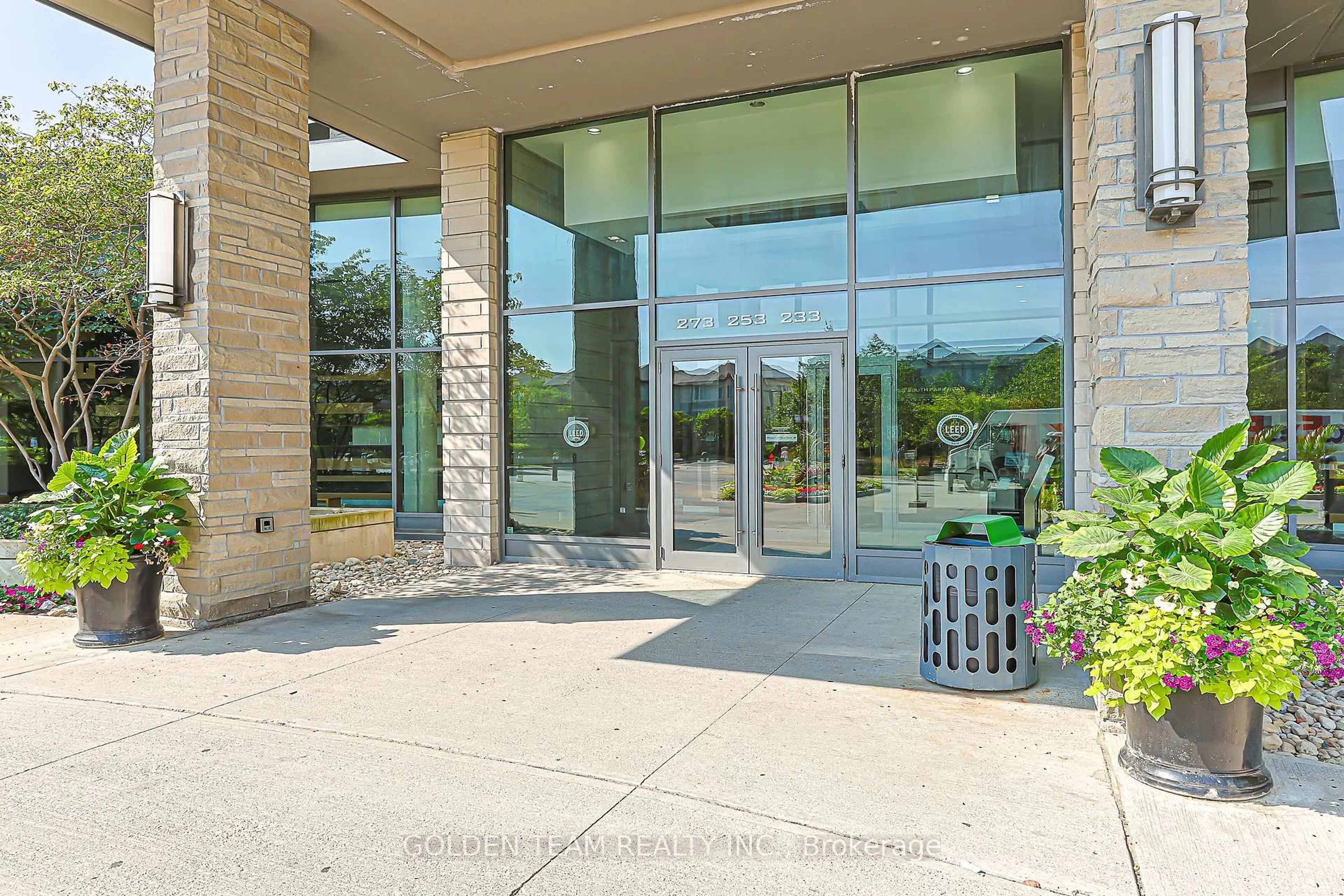 Indoor foyer for 273 South Park Rd #1217, Markham Ontario L3T 0B5