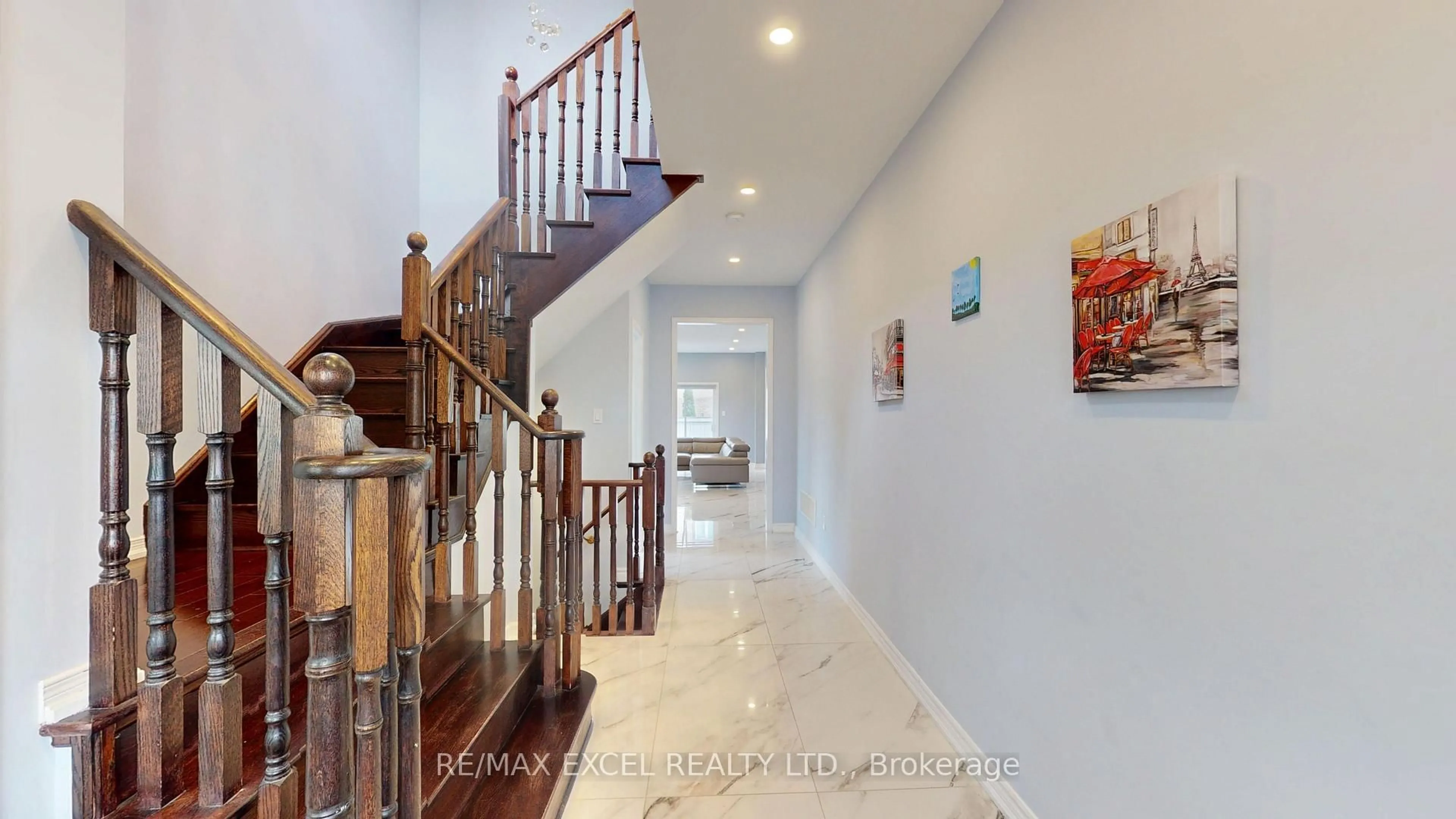 Indoor foyer for 221 Delbert Circ, Whitchurch-Stouffville Ontario L4A 0Y7