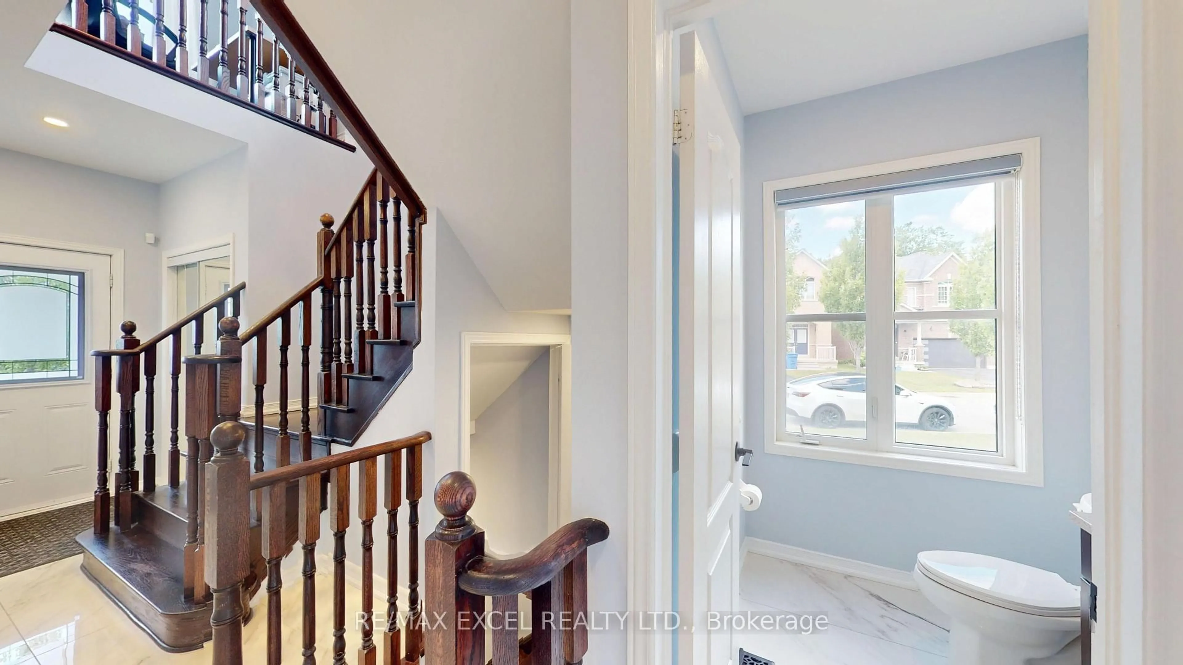 Indoor entryway for 221 Delbert Circ, Whitchurch-Stouffville Ontario L4A 0Y7