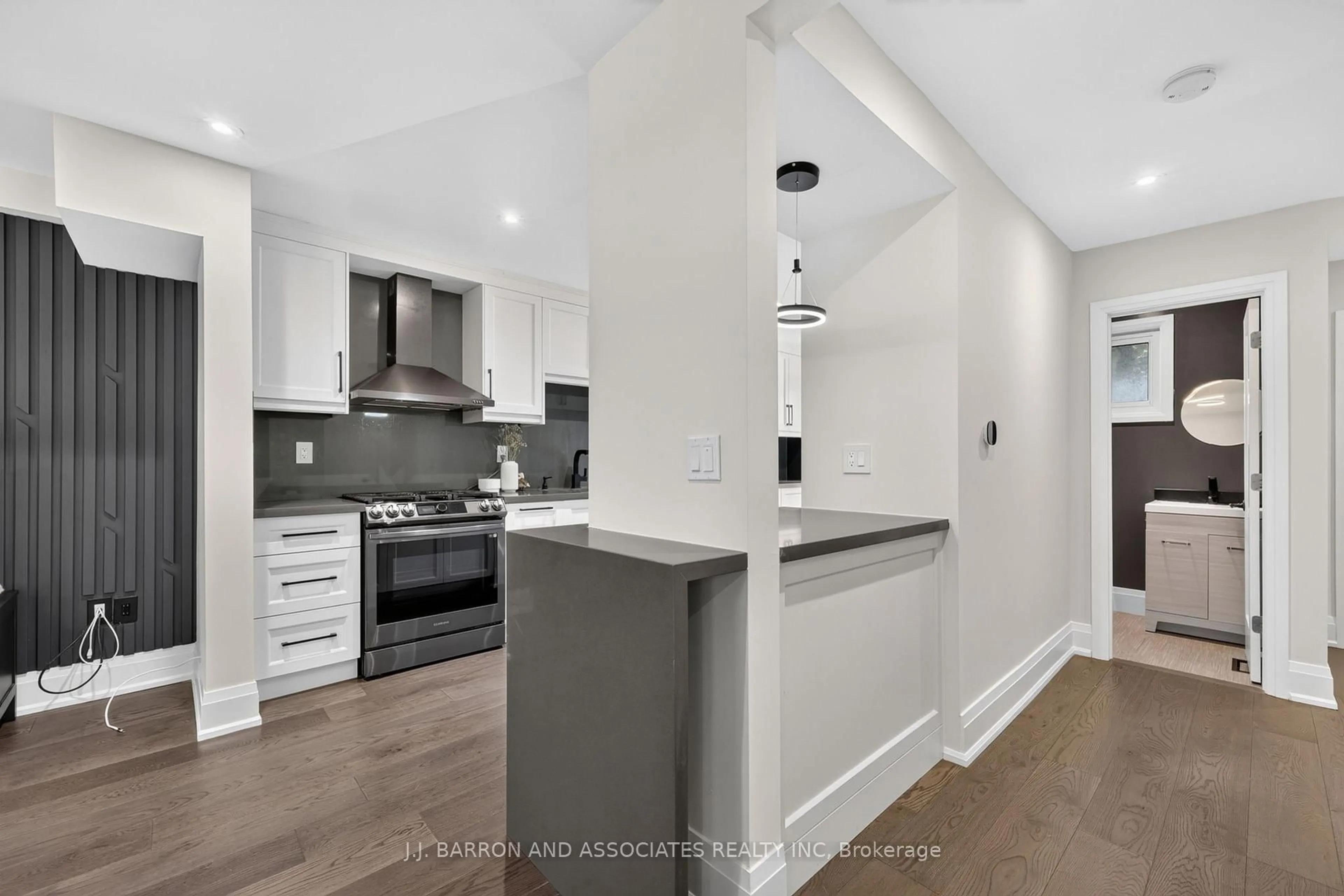 Open concept kitchen, unknown for 226 Thoms Cres, Newmarket Ontario L3Y 1E1