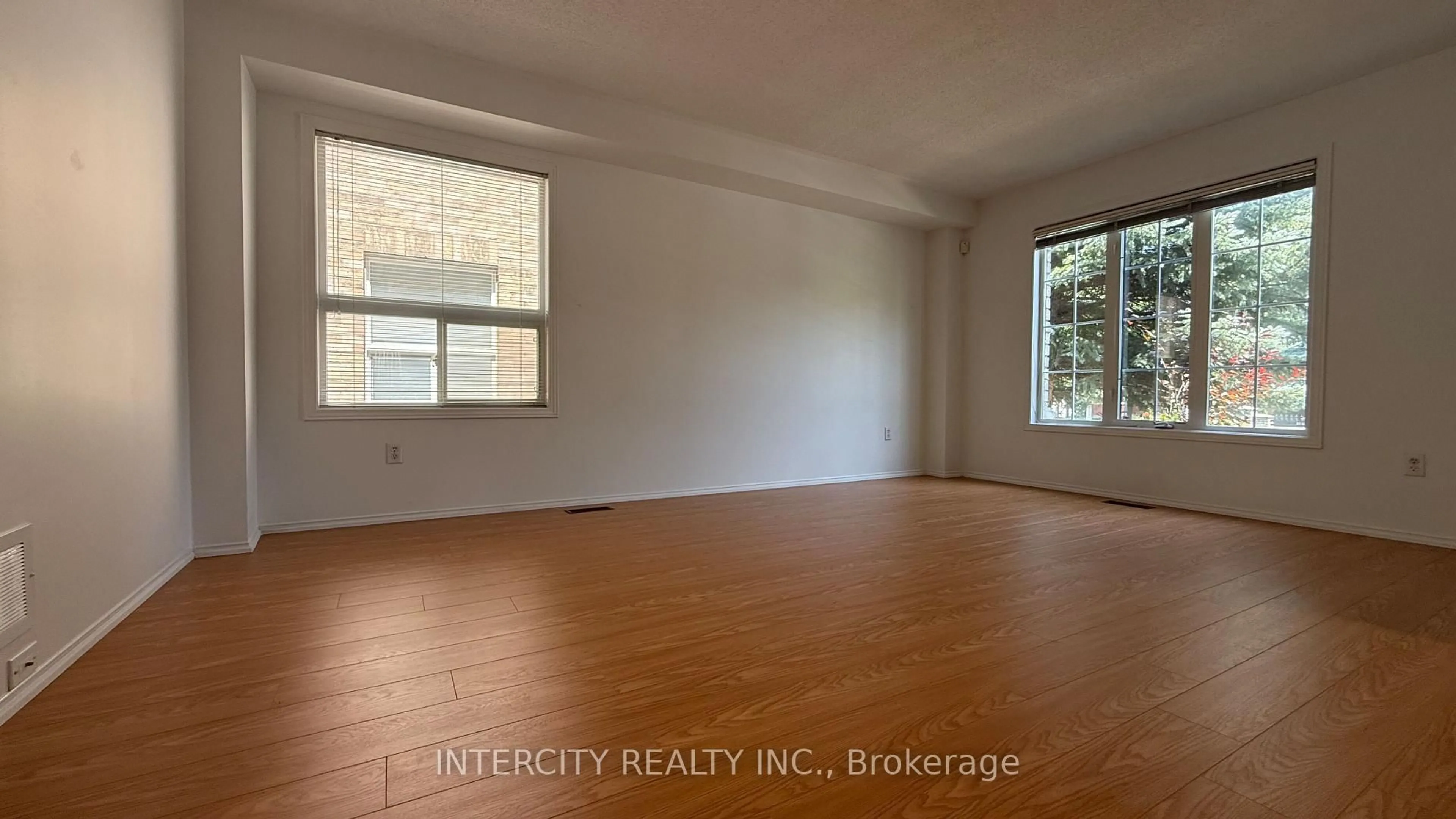 A pic of a room for 12 Castle Park Blvd, Vaughan Ontario L4H 1M5