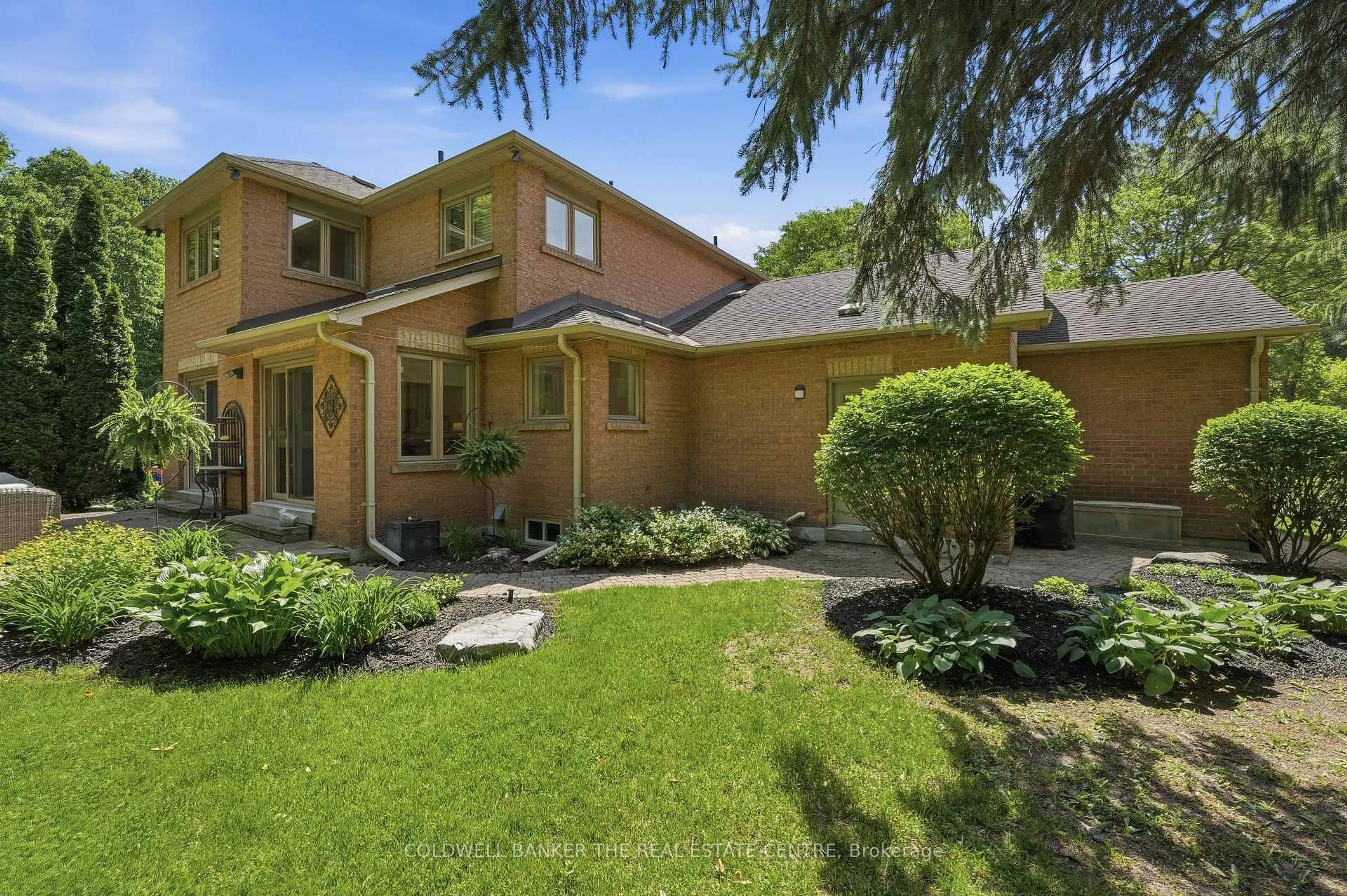 Home with brick exterior material, street for 49 Falling Leaf Crt, Aurora Ontario L4G 6K6