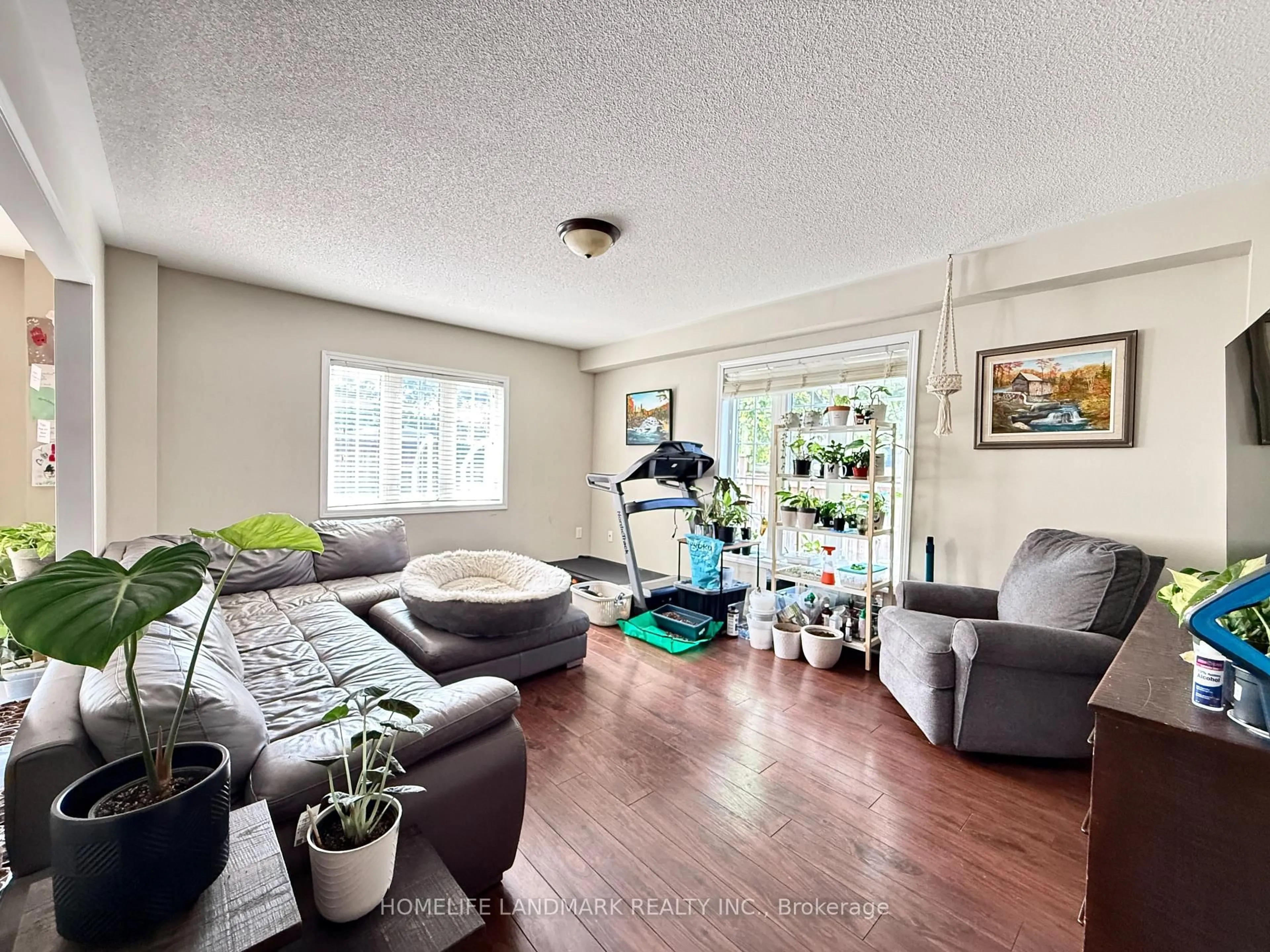 Living room with furniture, unknown for 350 Gilpin Dr, Newmarket Ontario L3X 3H2