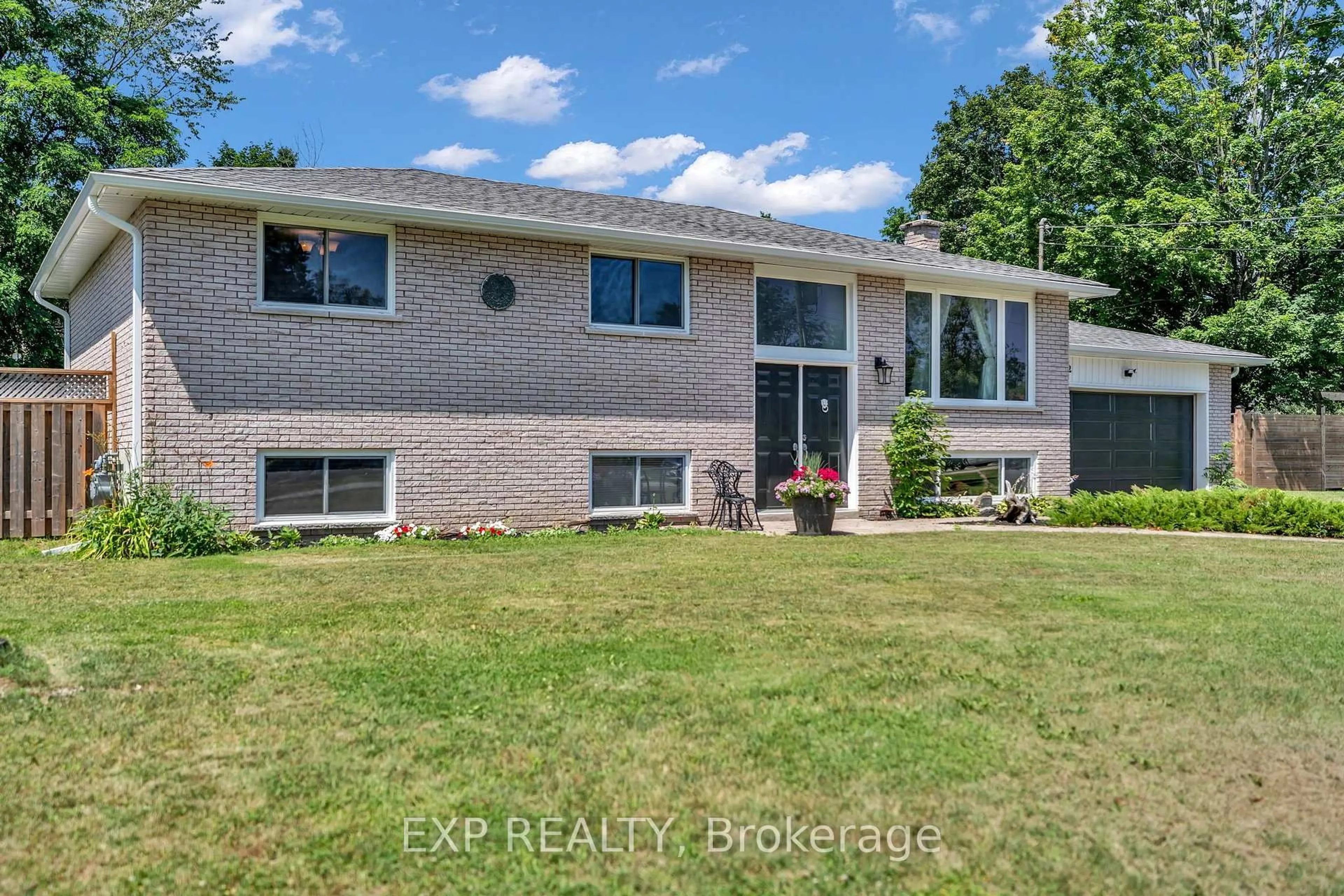 Home with brick exterior material, unknown for 2832 Clarkesville St, Innisfil Ontario L9S 2J1