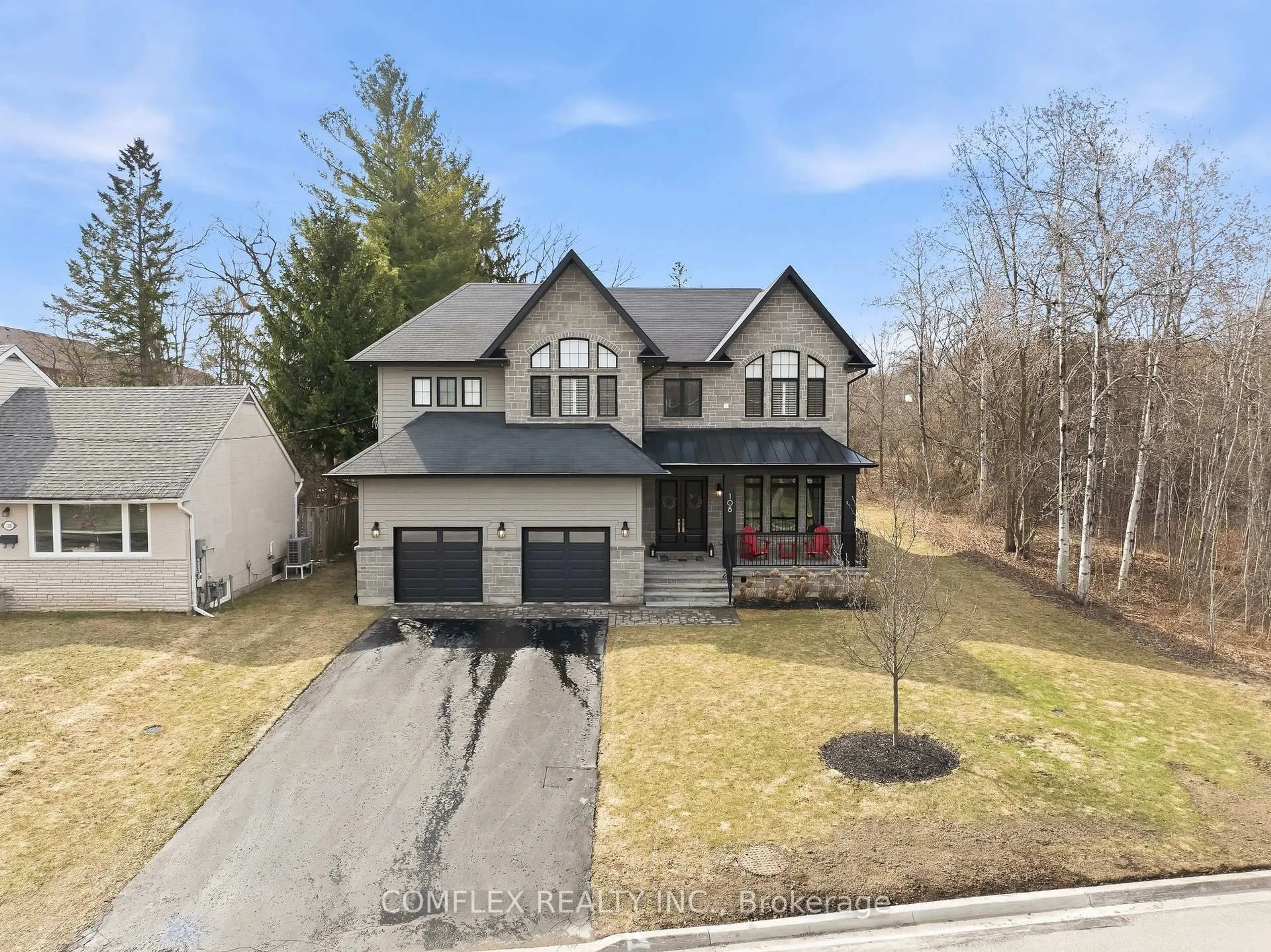 A pic from outside/outdoor area/front of a property/back of a property/a pic from drone, street for 108 Avenue Rd, Newmarket Ontario L3Y 1N3