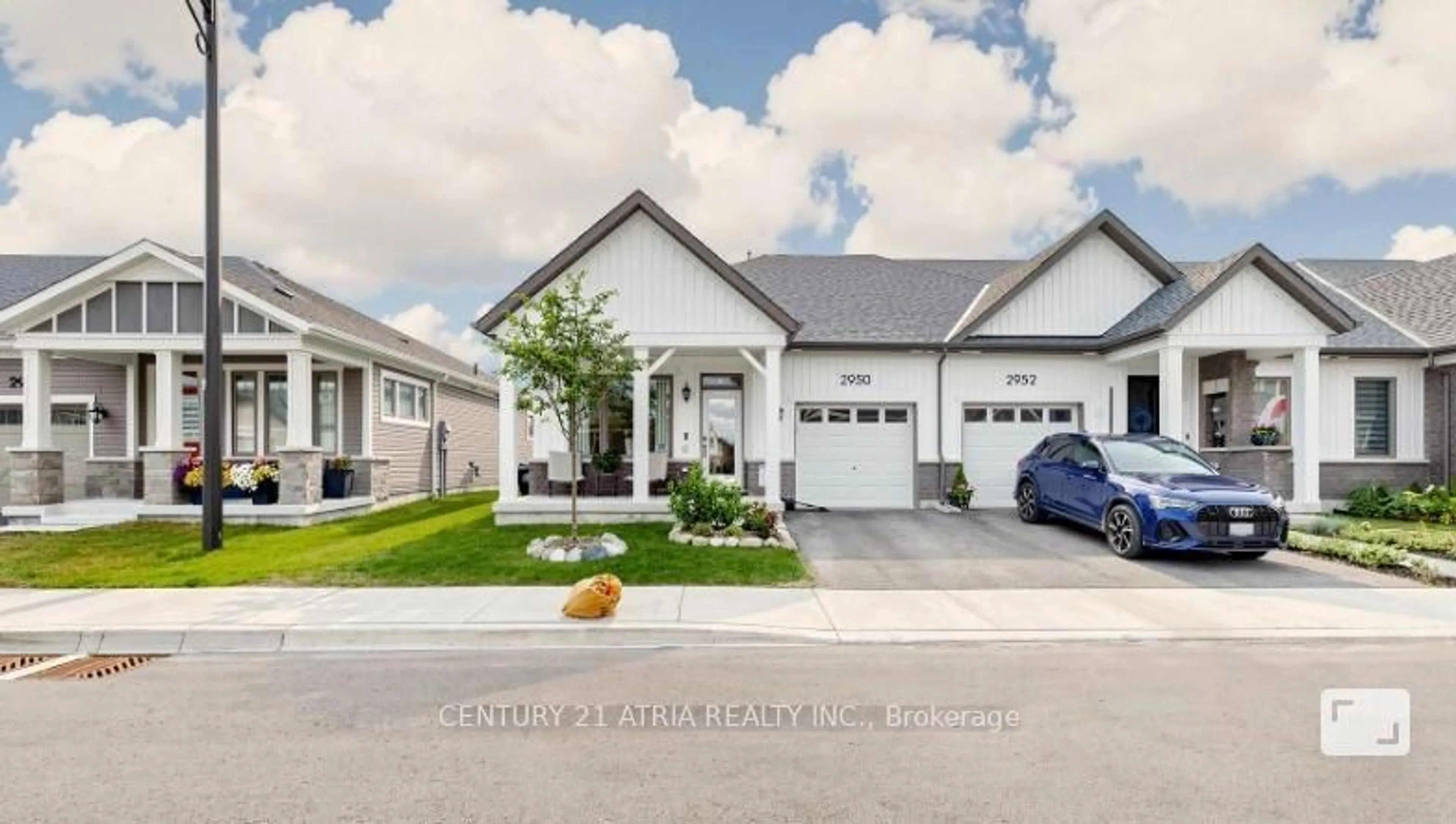 Home with vinyl exterior material, street for 2950 Murphy Pl, Innisfil Ontario L9S 0S1