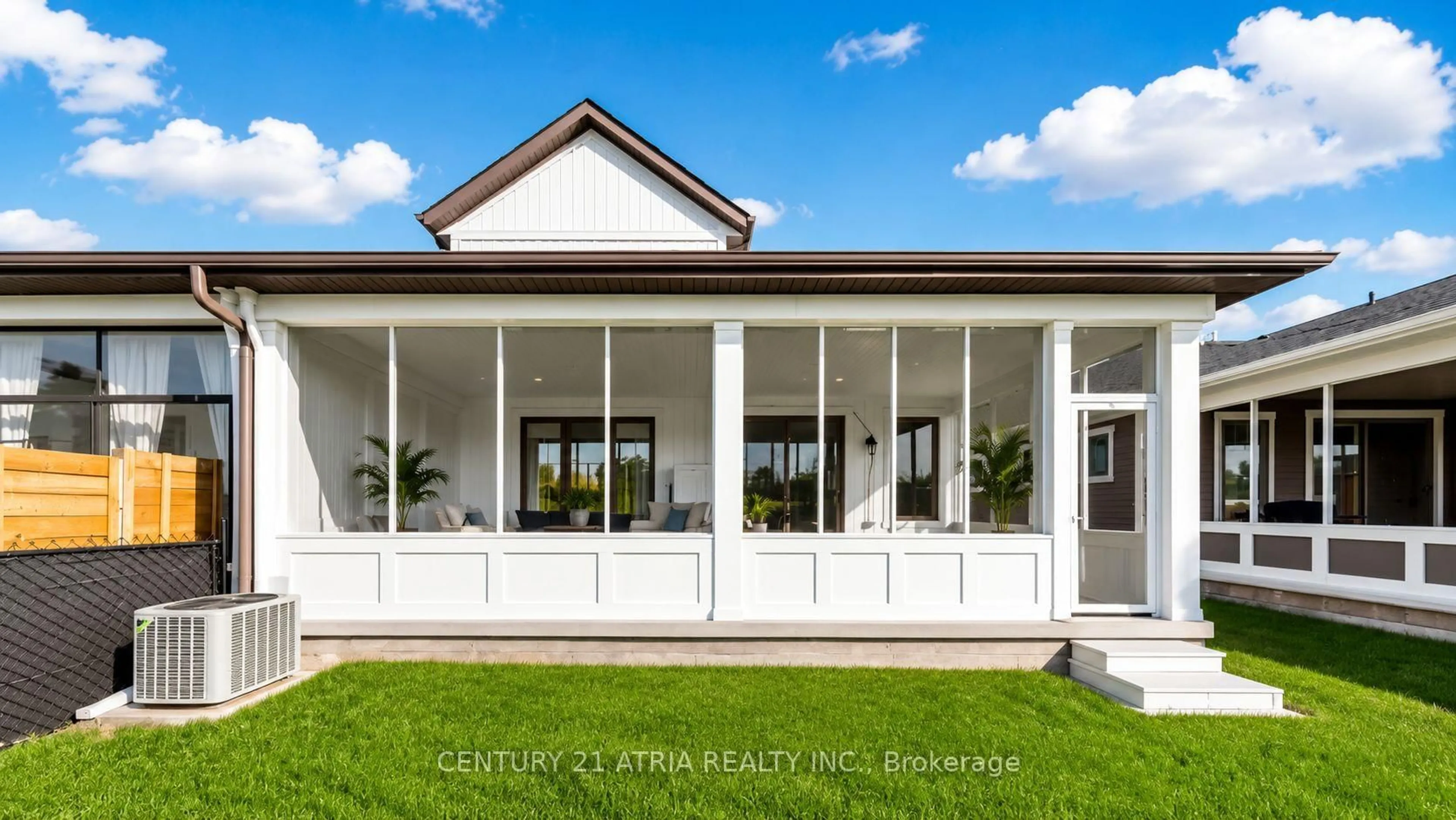 Home with vinyl exterior material, building for 2950 Murphy Pl, Innisfil Ontario L9S 0S1