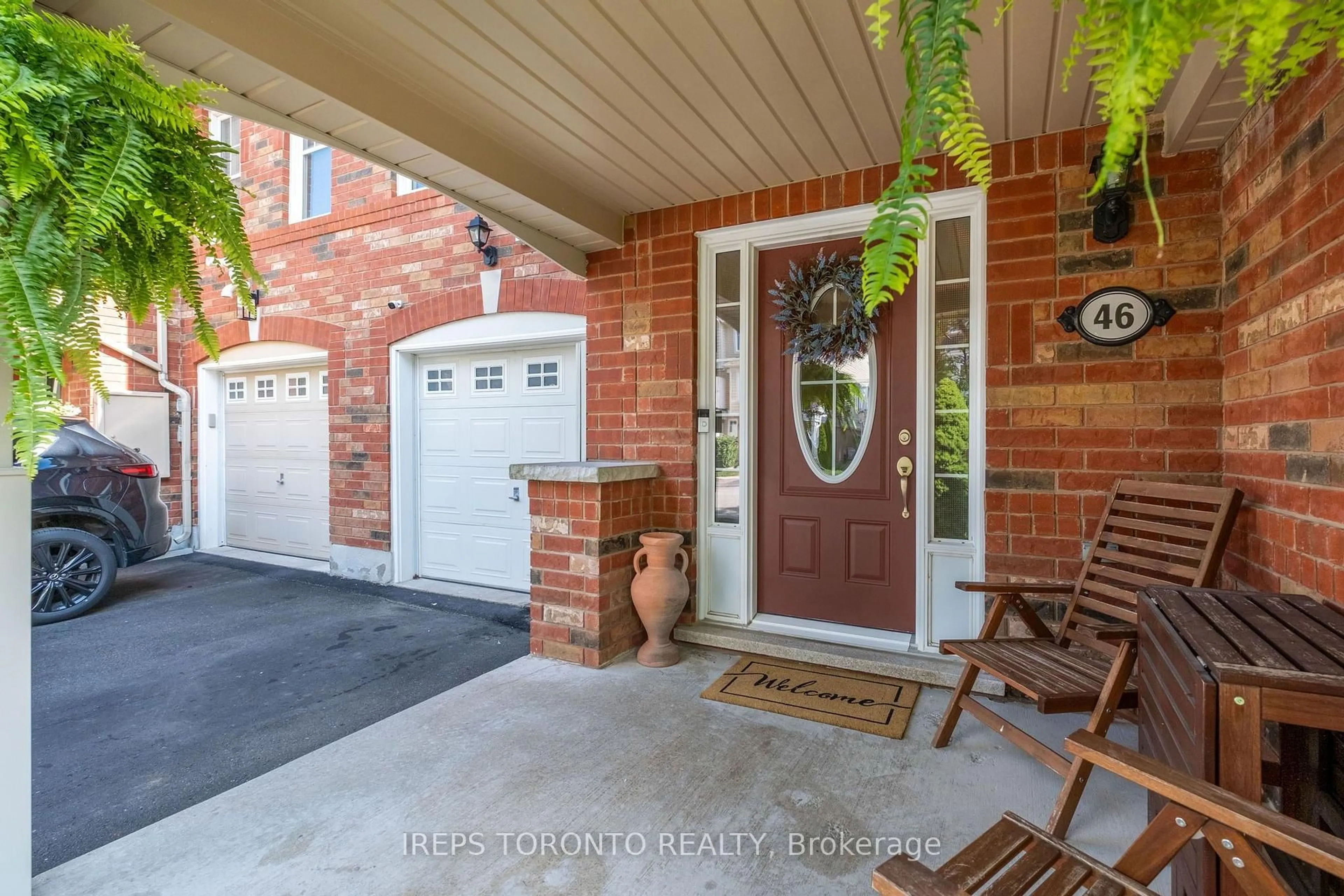 Indoor entryway for 46 Muston Lane, Whitchurch-Stouffville Ontario L4A 0P9