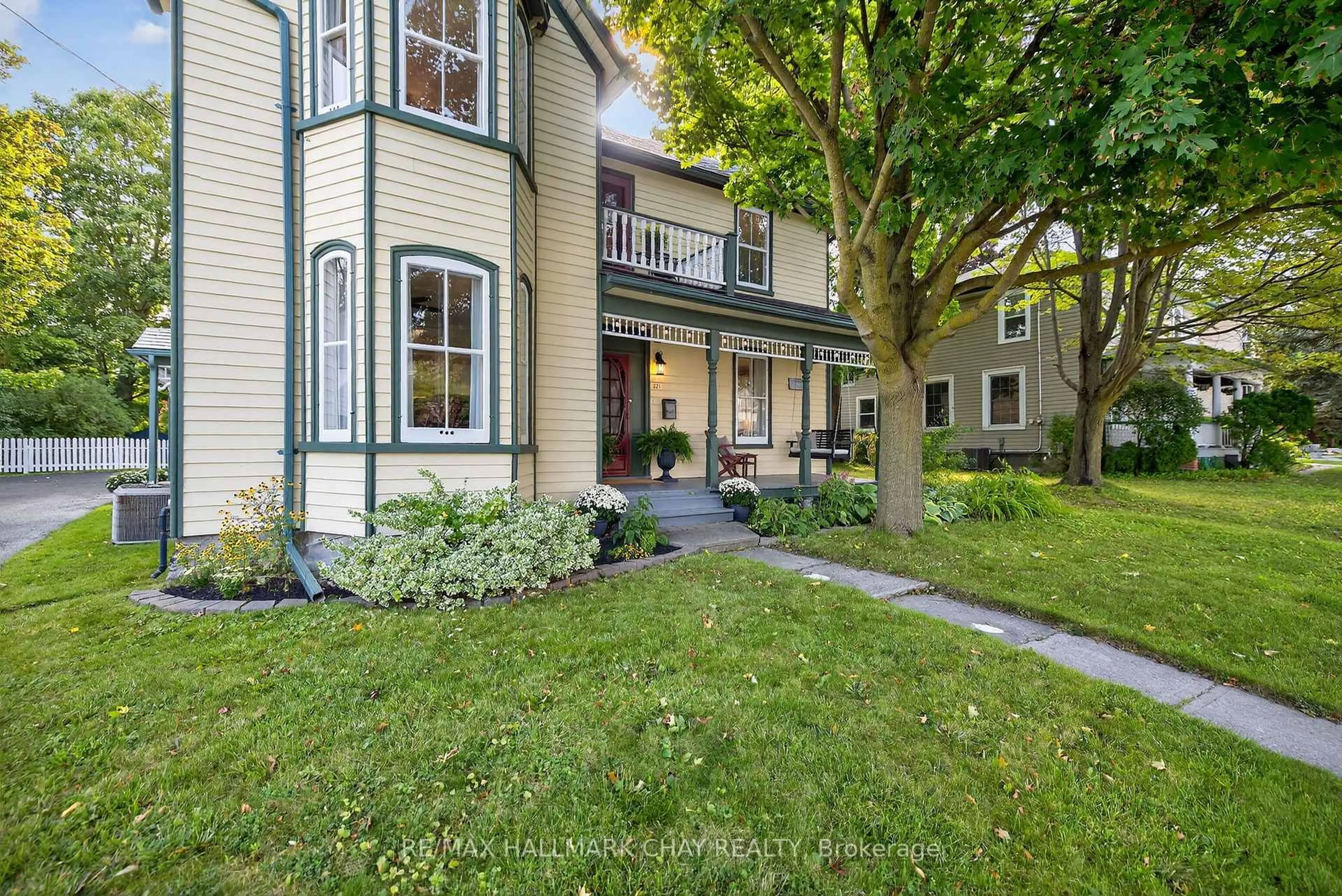 Unknown for 221 Prospect St, Newmarket Ontario L3Y 3T8