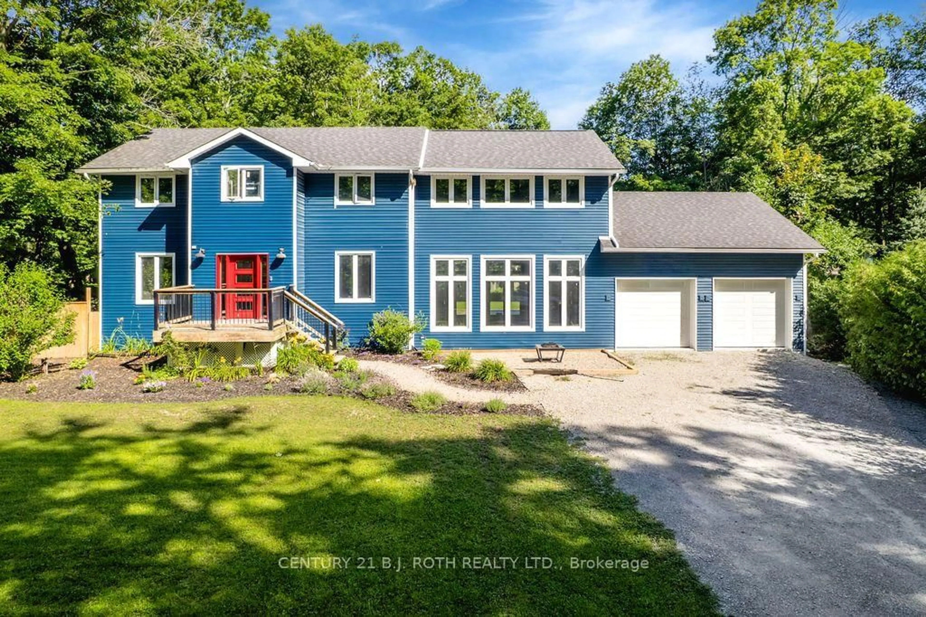 Home with vinyl exterior material, street for 1844 Oakwood Rd, Innisfil Ontario L9S 2W1