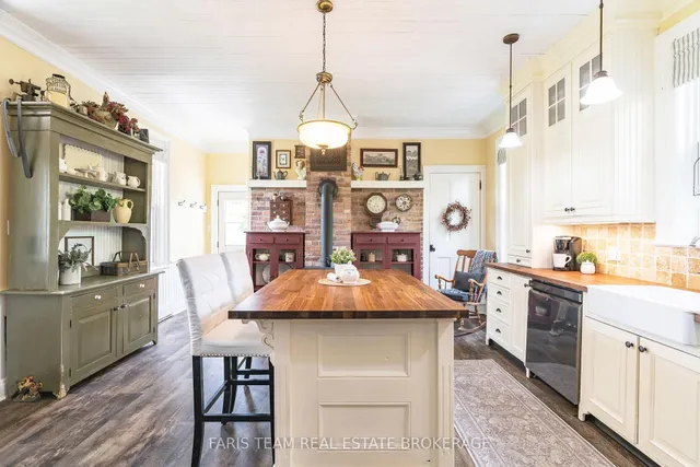 5716 County Road 56, Essa 5