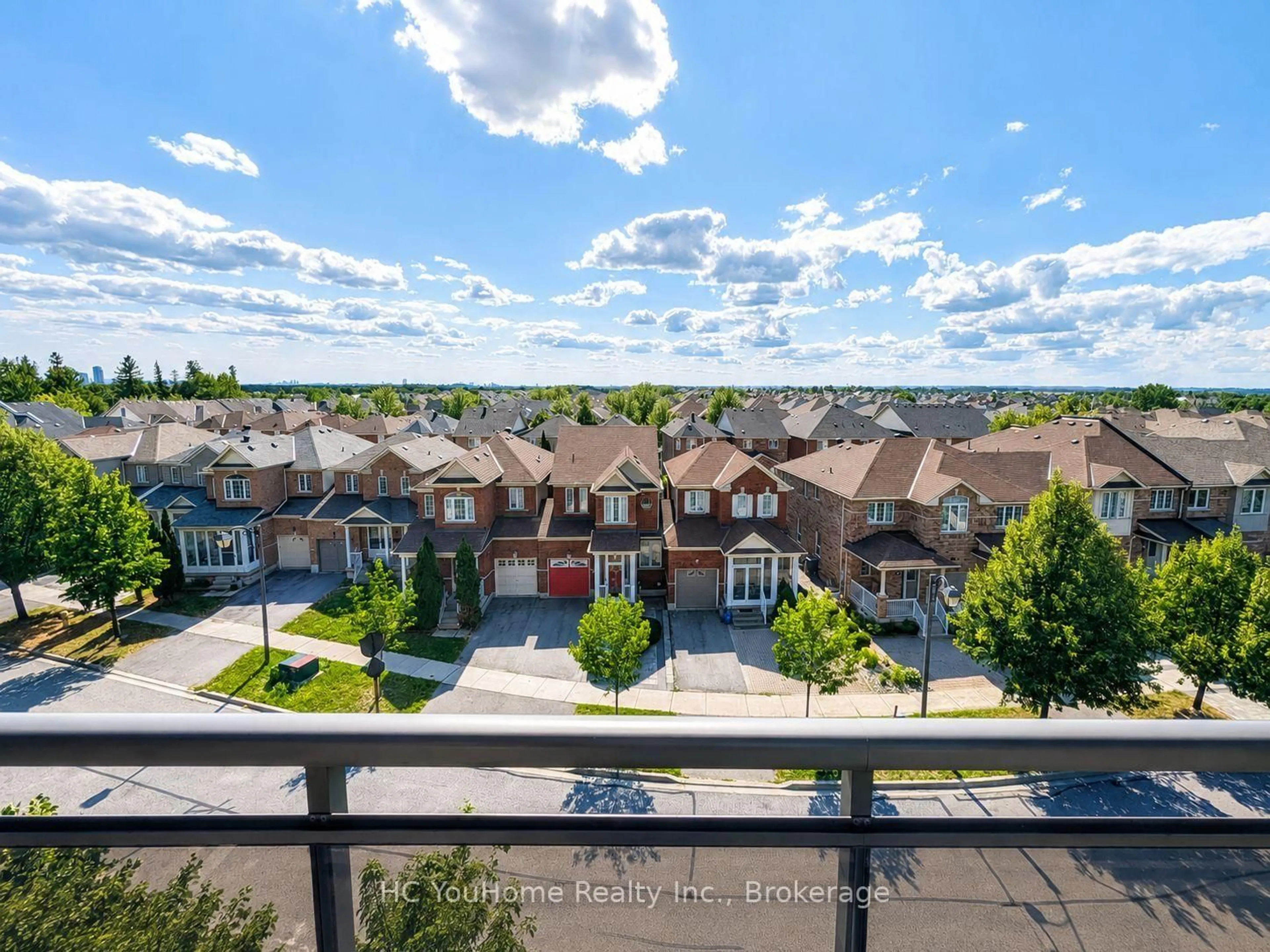 A pic from outside/outdoor area/front of a property/back of a property/a pic from drone, city buildings view from balcony for 540 Bur Oak Ave #526, Markham Ontario L6C 0Y2