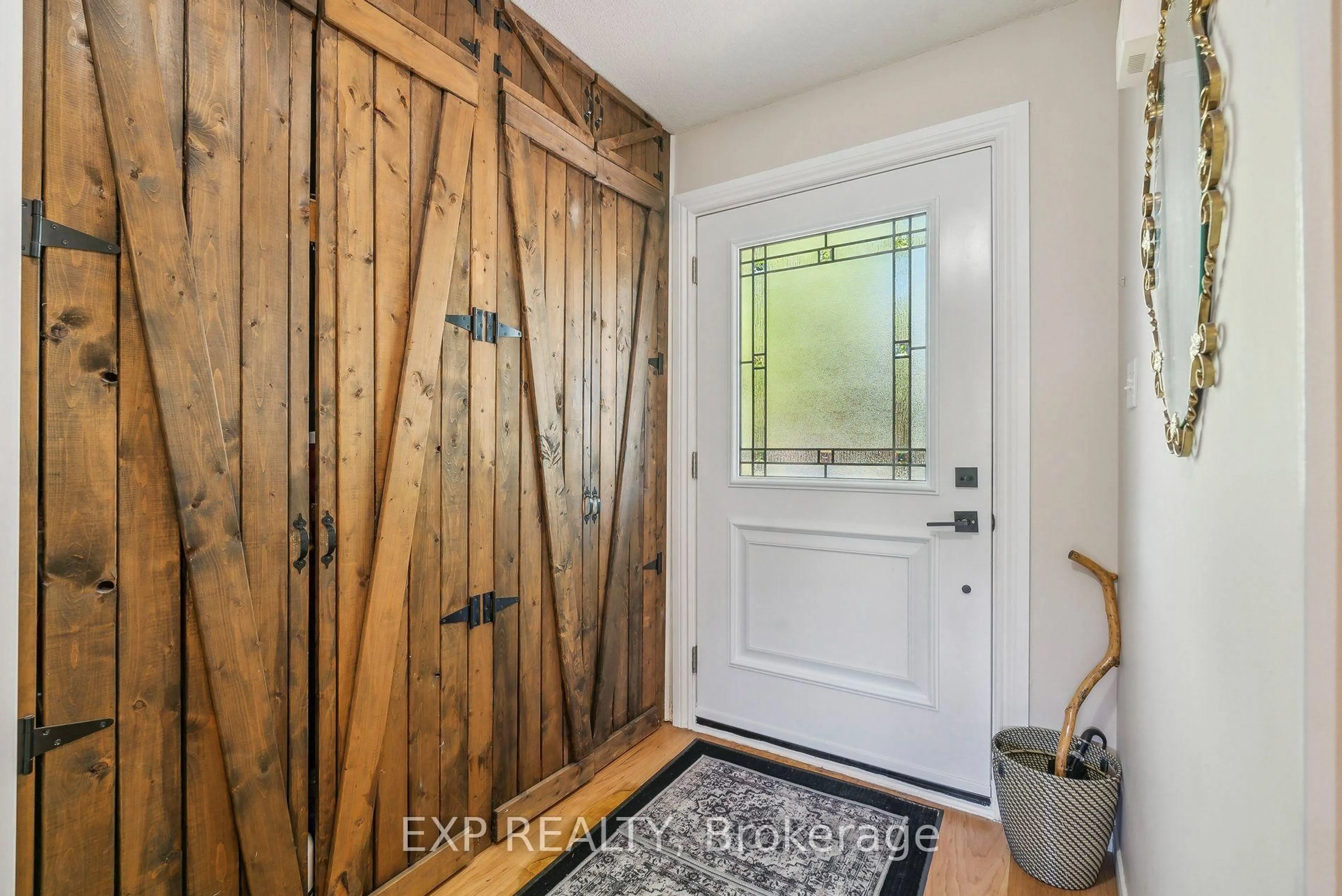 Indoor entryway for 8245 Main St, Adjala-Tosorontio Ontario L0M 1M0