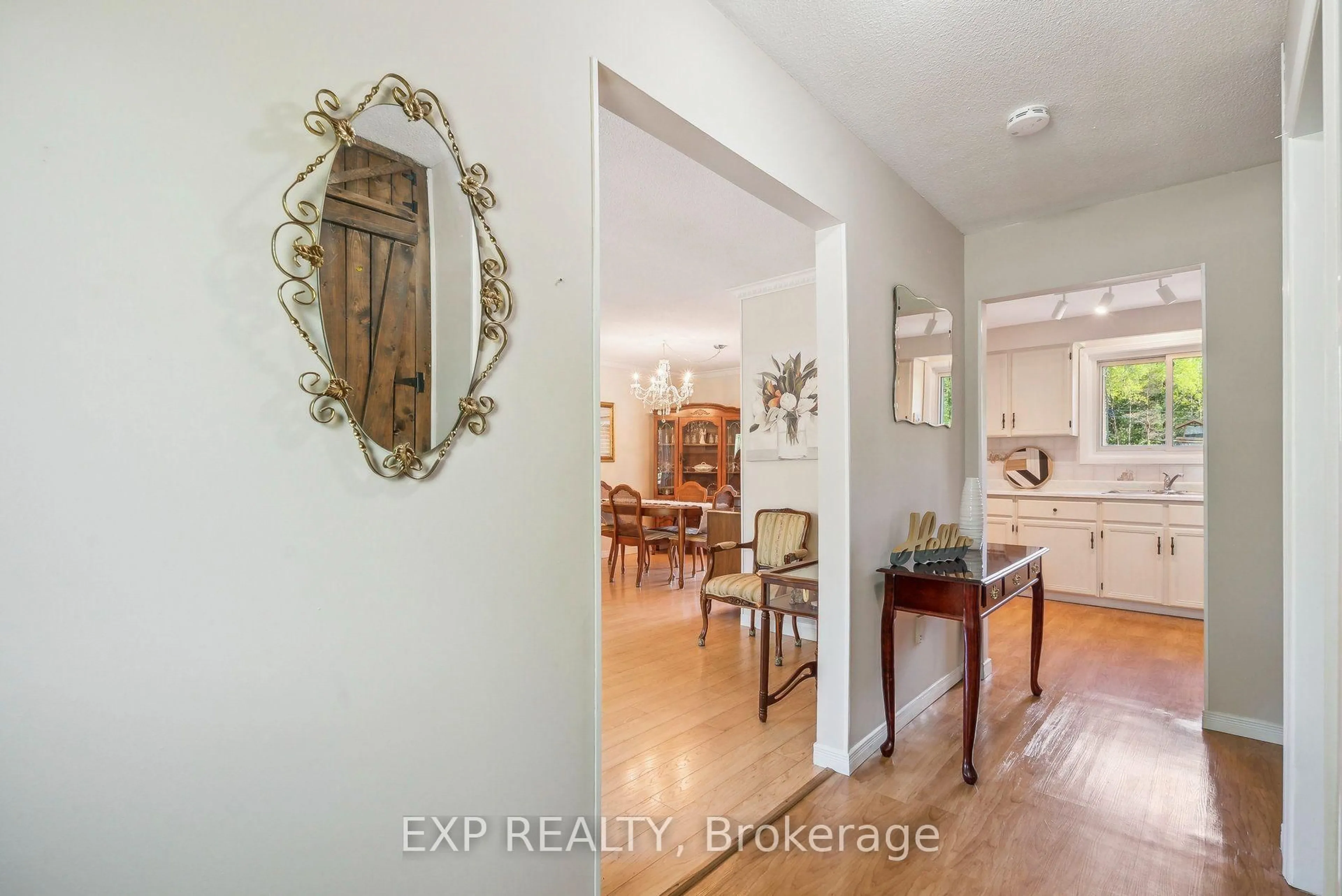 Indoor entryway for 8245 Main St, Adjala-Tosorontio Ontario L0M 1M0