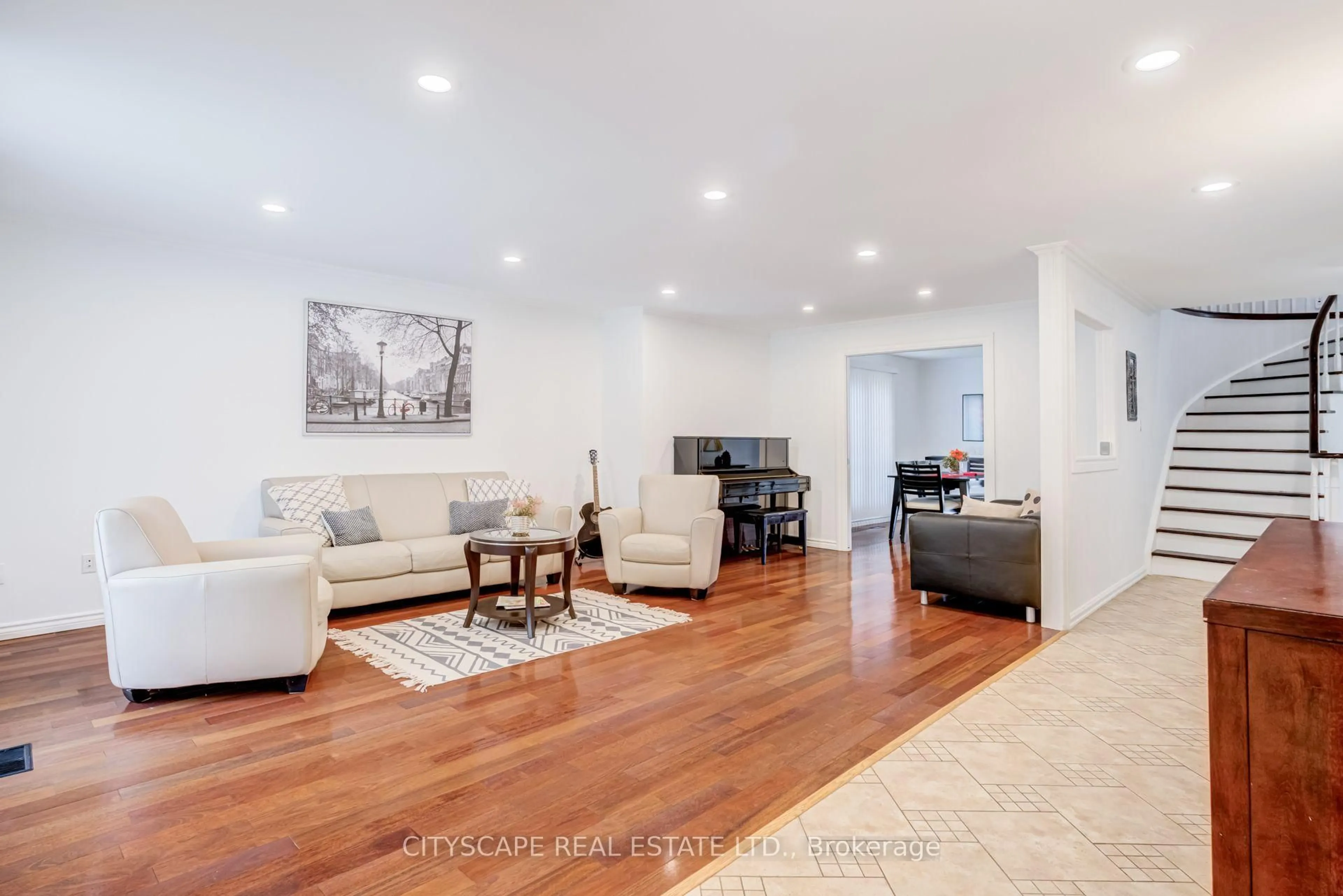 Living room with furniture, unknown for 34 Highgate Dr, Markham Ontario L3R 3R6
