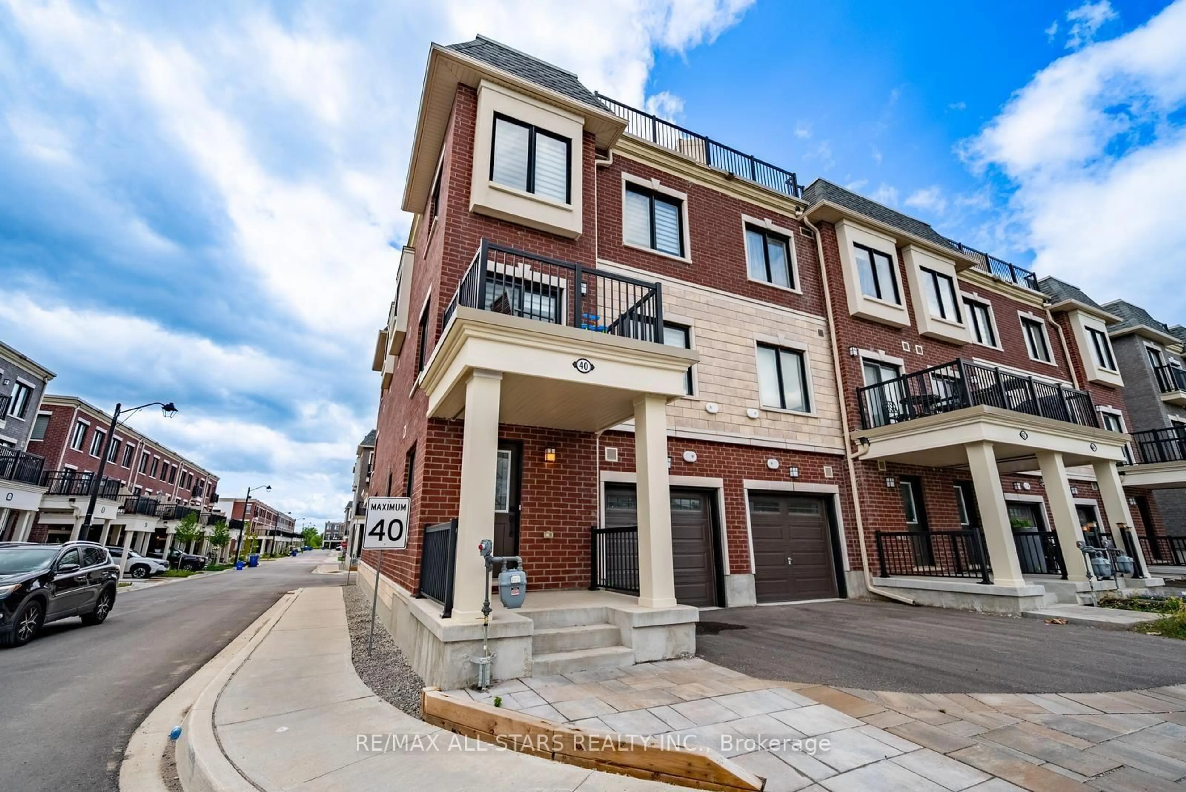 Home with brick exterior material, street for 40 Covington Cres, Whitchurch-Stouffville Ontario L4A 4W8