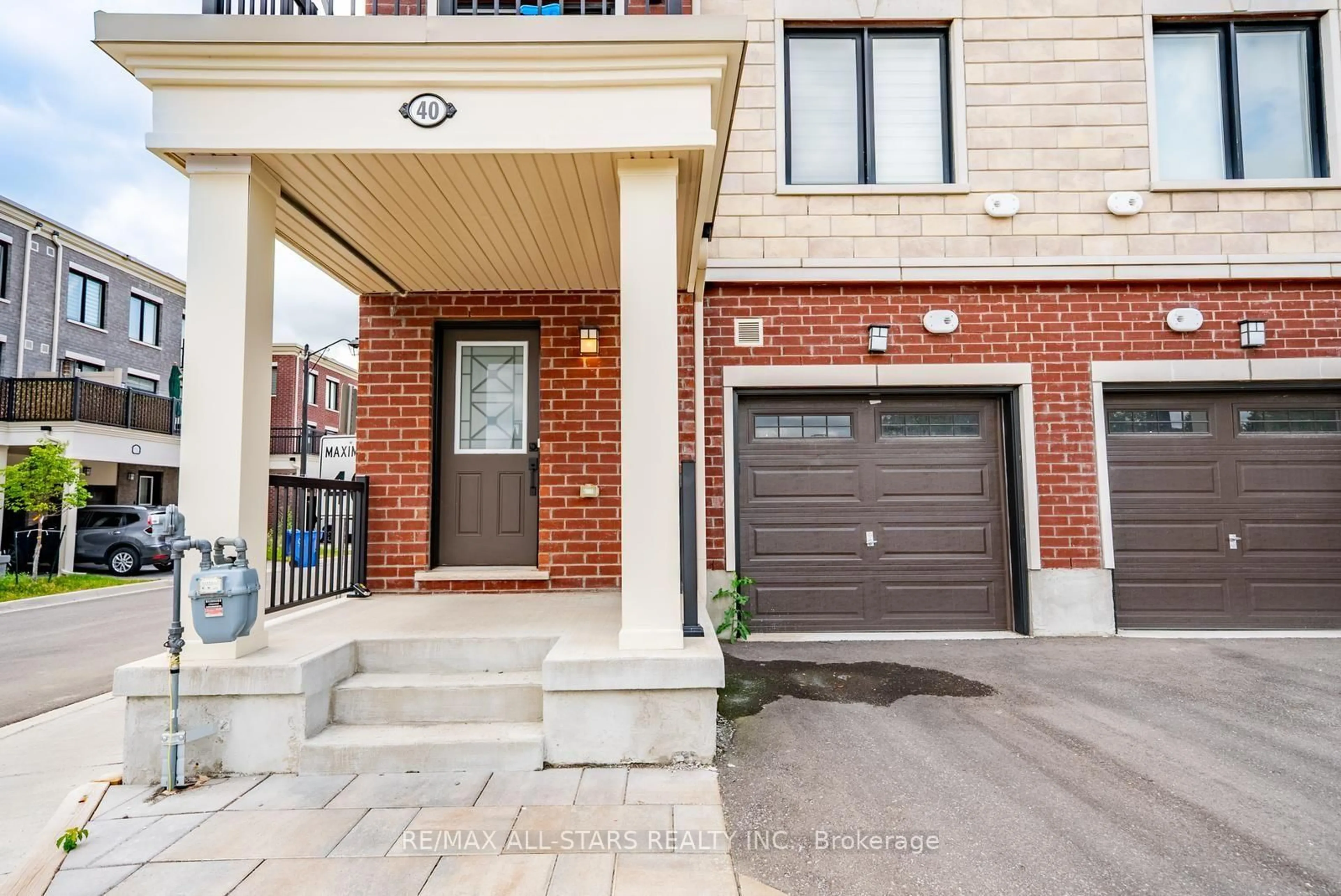 Home with brick exterior material, street for 40 Covington Cres, Whitchurch-Stouffville Ontario L4A 4W8