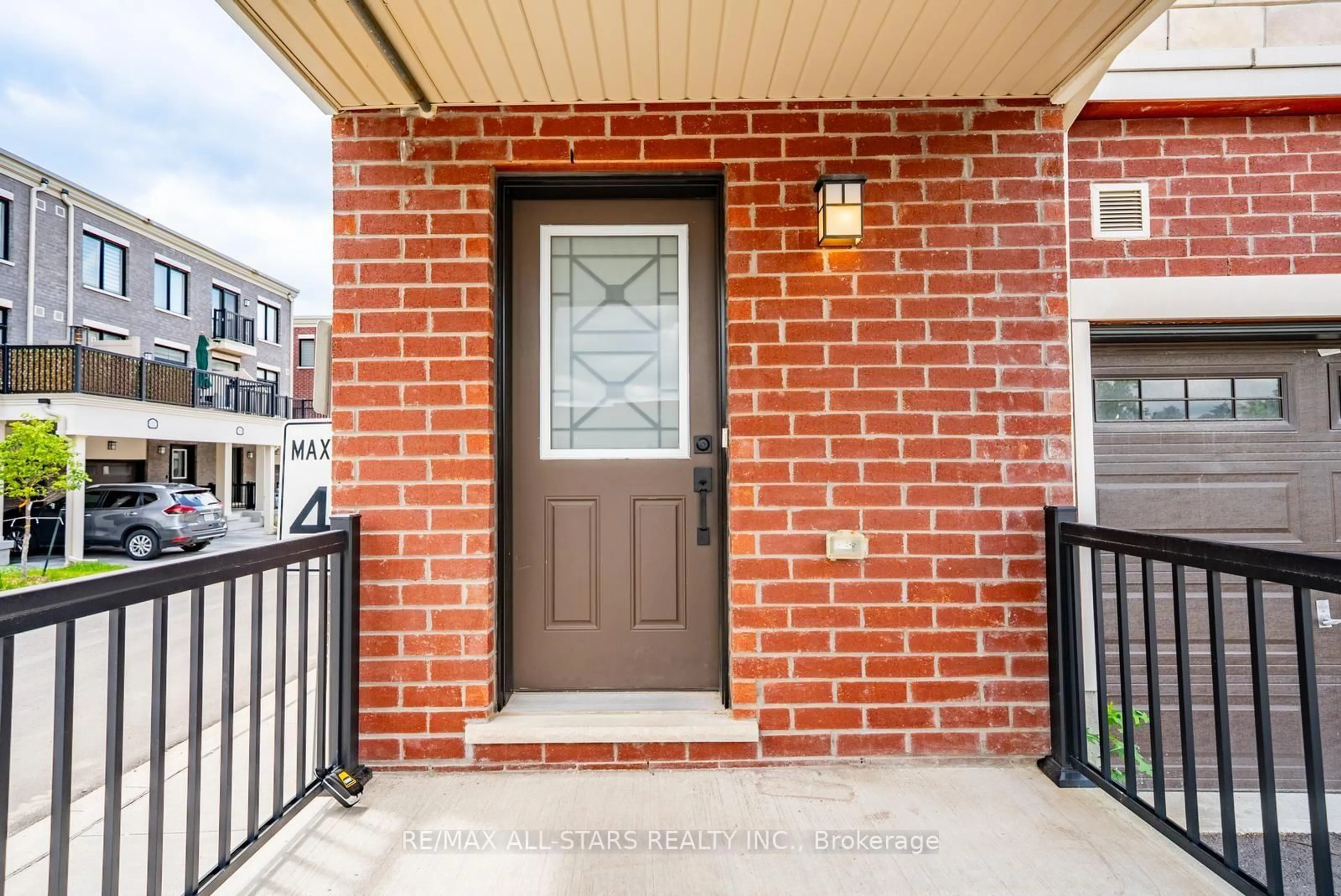 Home with brick exterior material, street for 40 Covington Cres, Whitchurch-Stouffville Ontario L4A 4W8