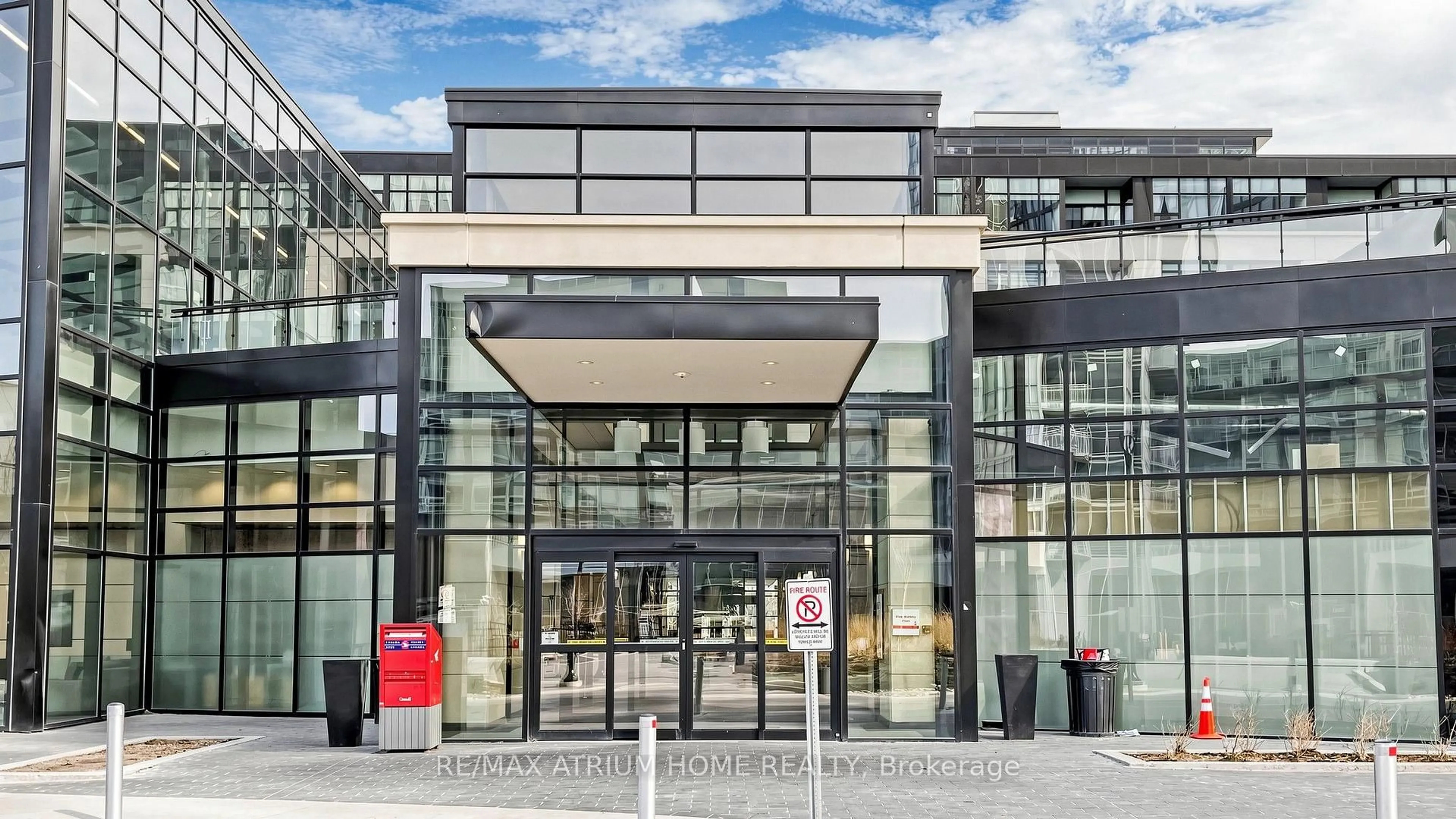 Indoor foyer for 2910 Highway 7 Rd #1109, Vaughan Ontario L4K 0H8