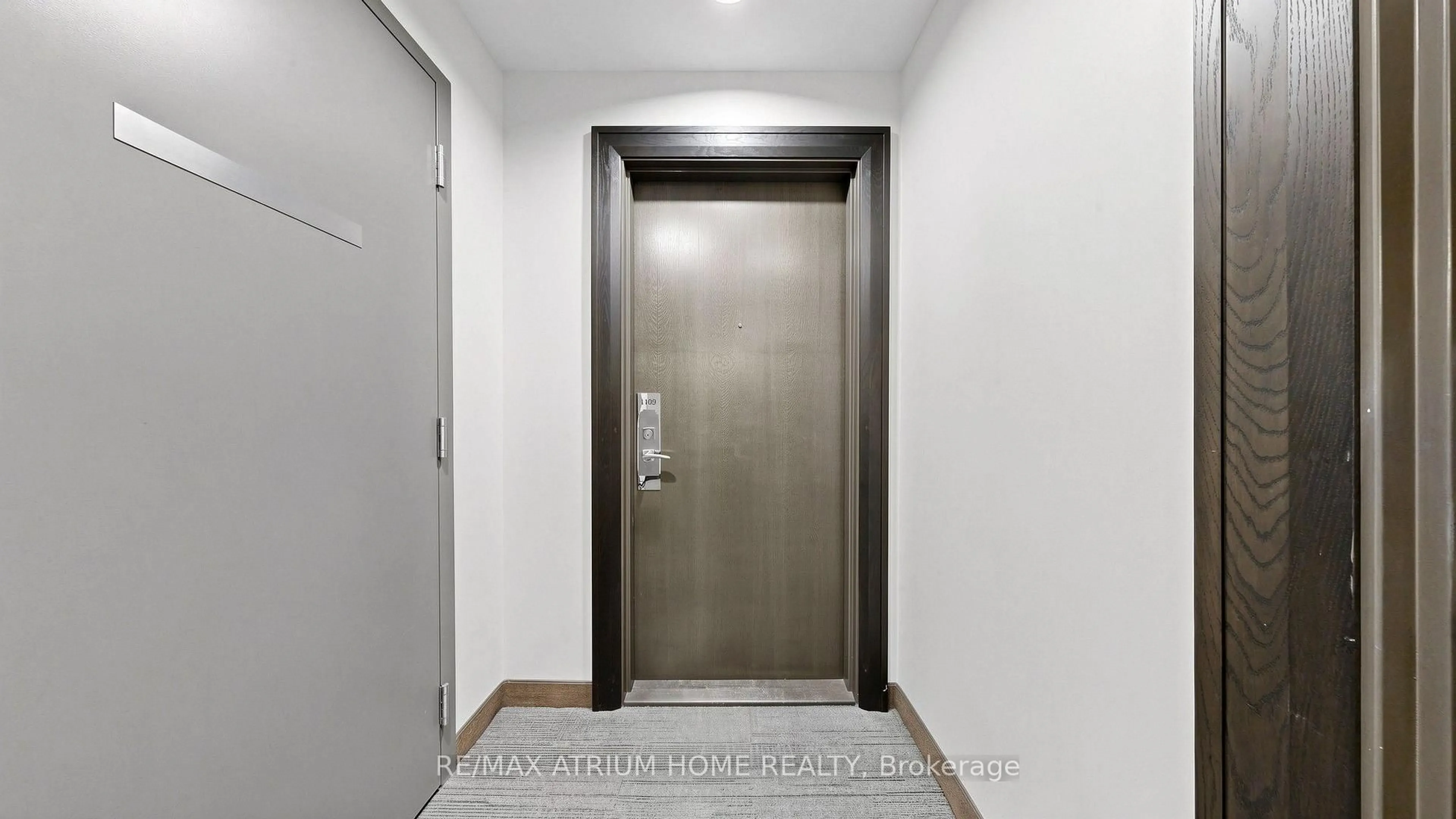 Indoor foyer for 2910 Highway 7 Rd #1109, Vaughan Ontario L4K 0H8