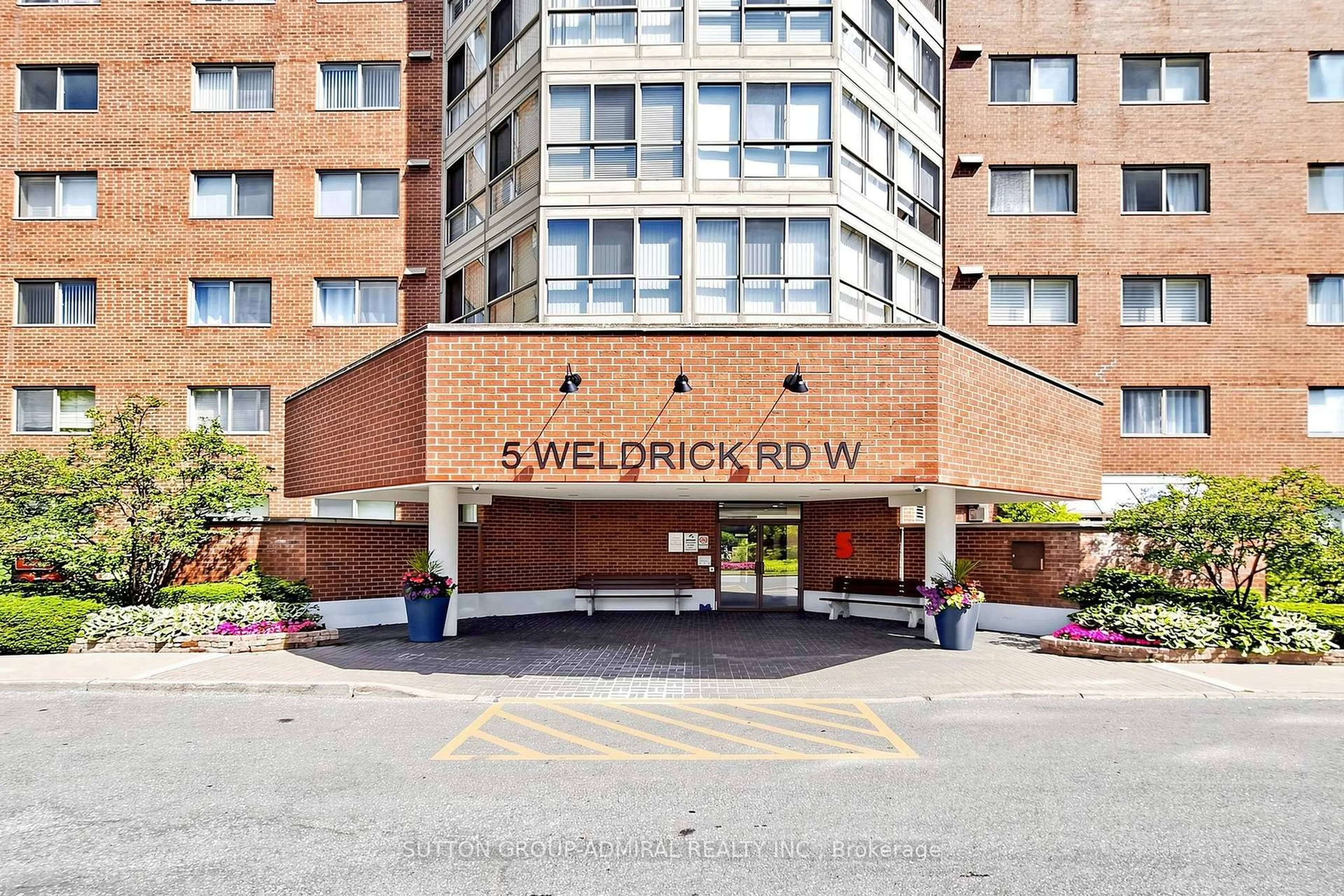 Unknown for 5 Weldrick Rd #208, Richmond Hill Ontario L4C 8S9
