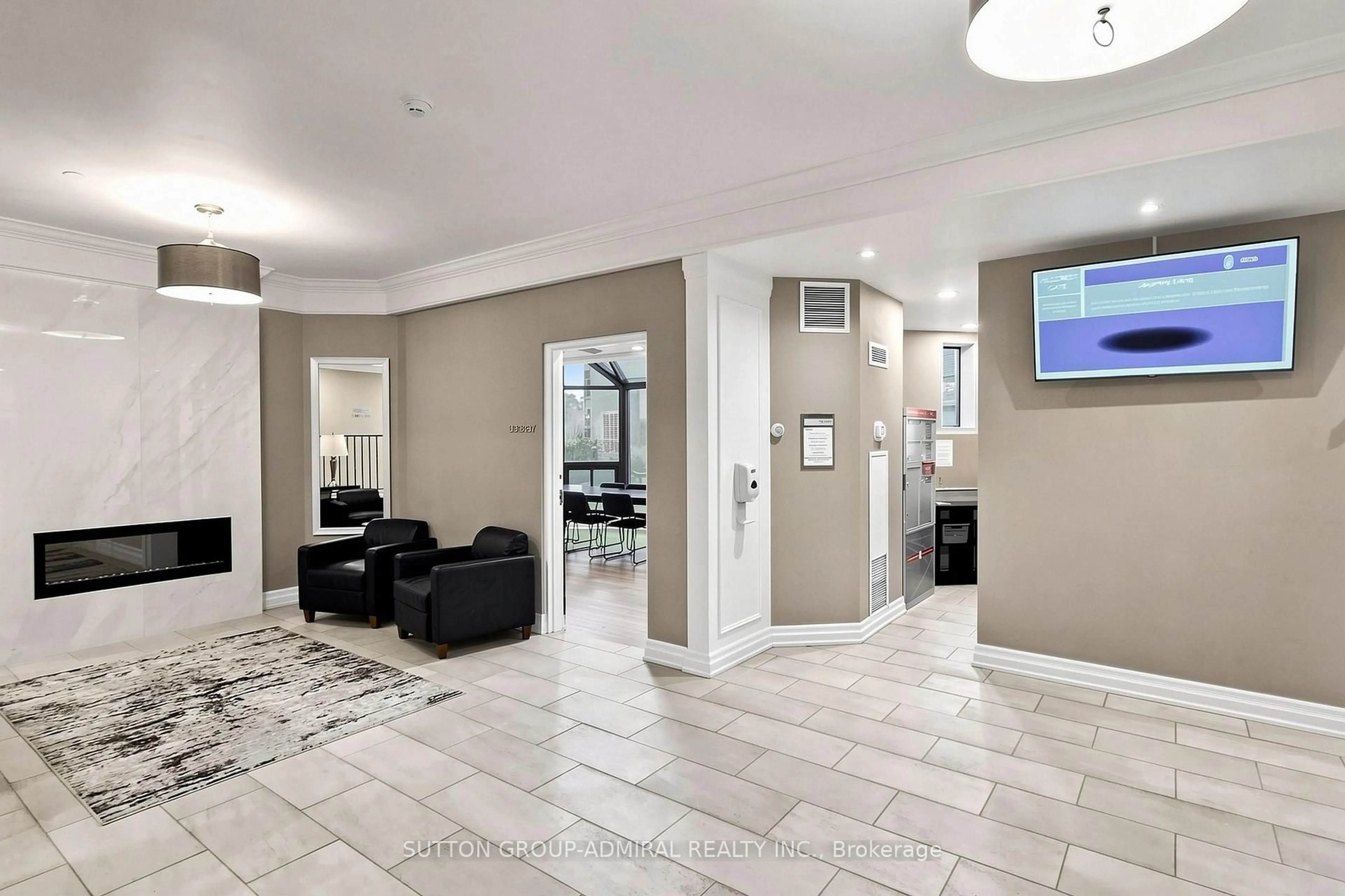 Indoor foyer for 5 Weldrick Rd #208, Richmond Hill Ontario L4C 8S9
