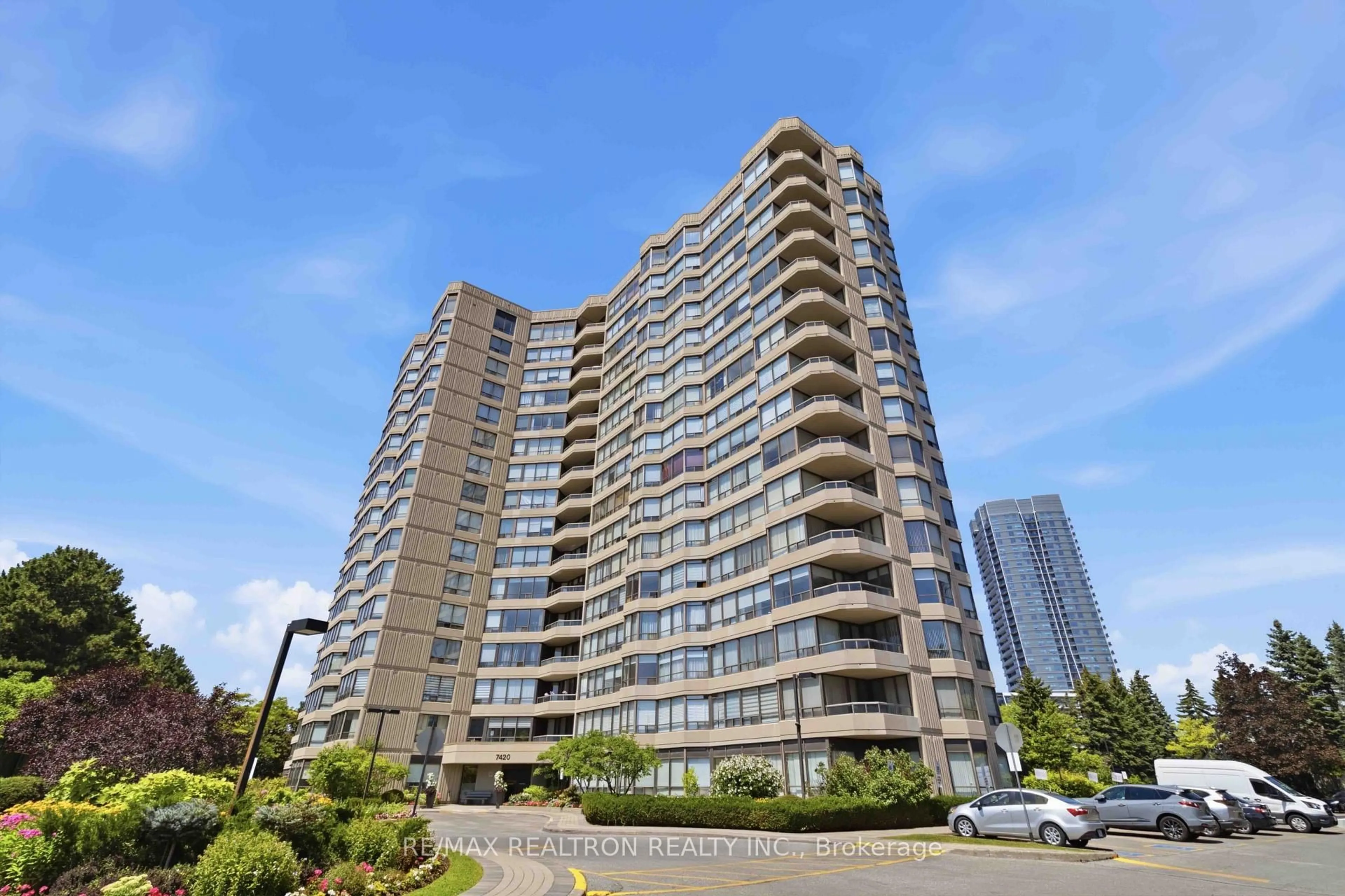A pic from outside/outdoor area/front of a property/back of a property/a pic from drone, building for 7420 Bathurst St #812, Vaughan Ontario L4J 6X4