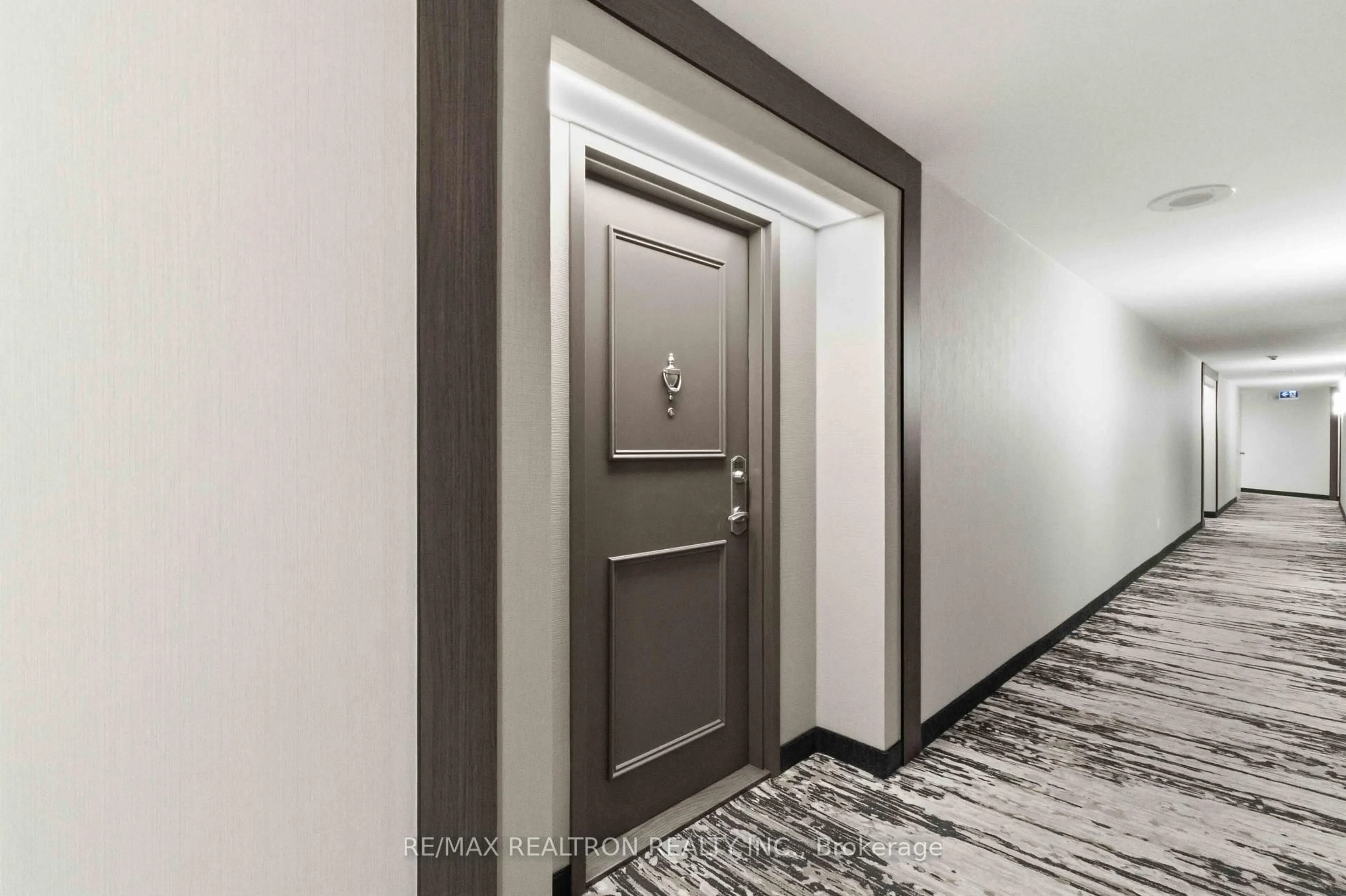 Indoor entryway for 7420 Bathurst St #812, Vaughan Ontario L4J 6X4