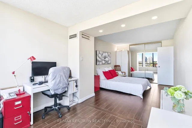 7420 Bathurst St #812, Vaughan 2