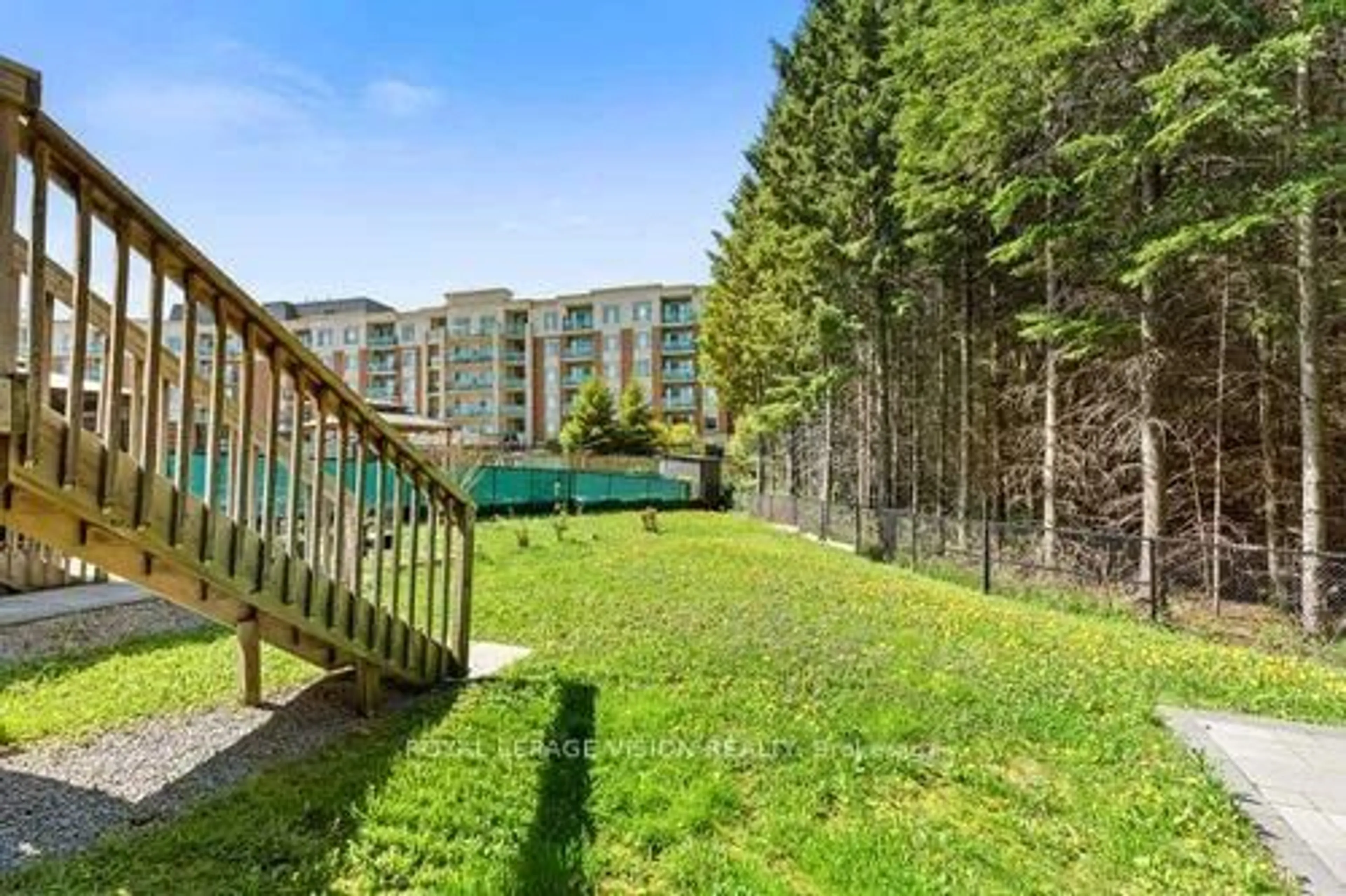 A pic from outside/outdoor area/front of a property/back of a property/a pic from drone, forest/trees view for 360 William Graham Dr, Aurora Ontario L4G 0Z9