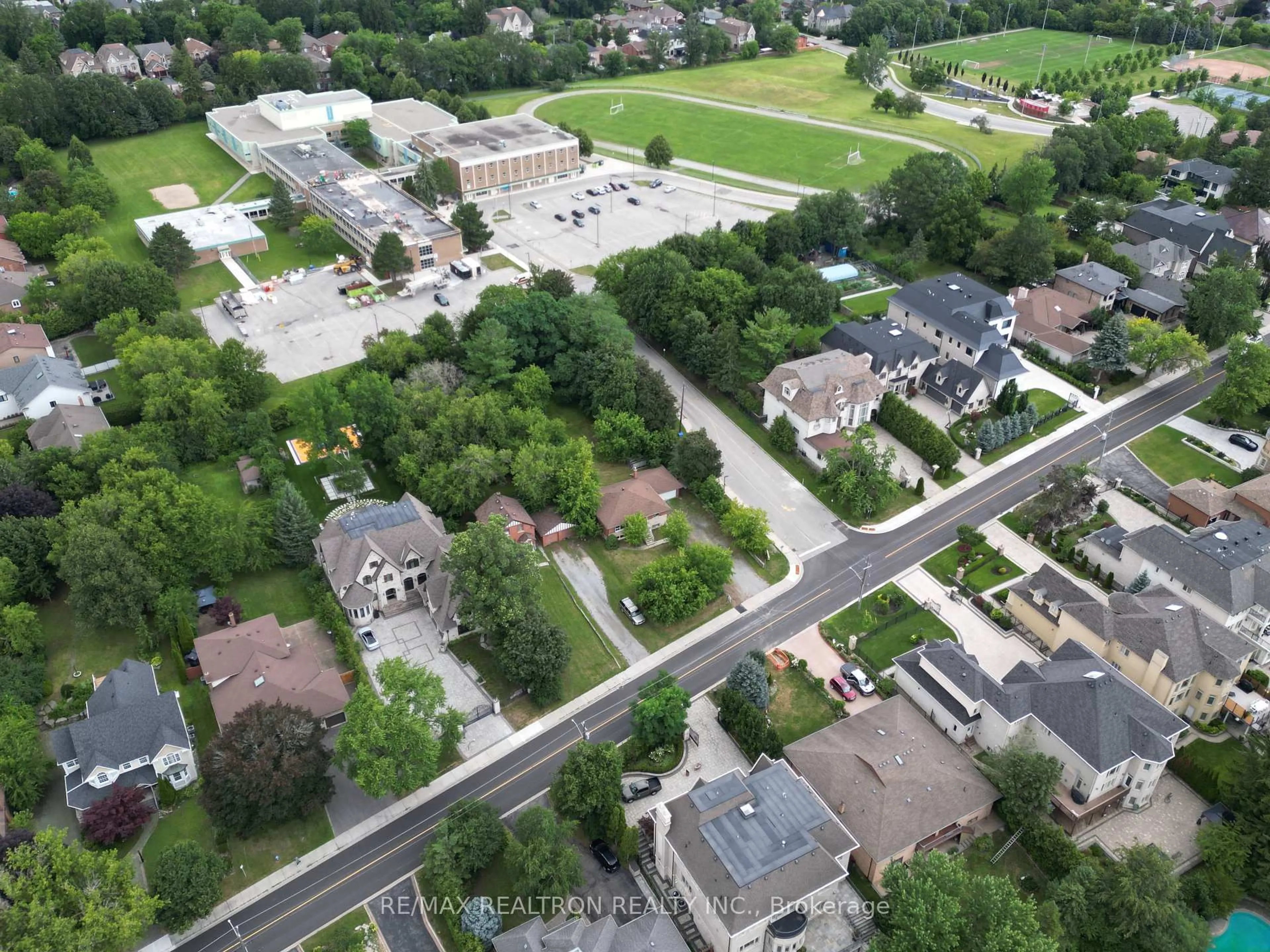 A pic from outside/outdoor area/front of a property/back of a property/a pic from drone, street for 108 Garden Ave, Richmond Hill Ontario L4C 6M1