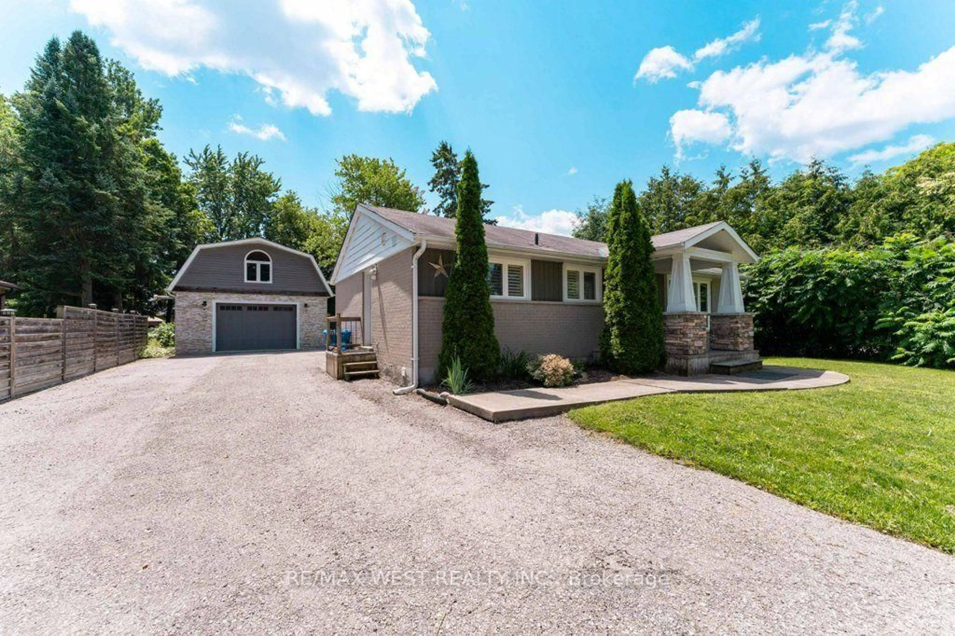 A pic from outside/outdoor area/front of a property/back of a property/a pic from drone, street for 67 May Ave, East Gwillimbury Ontario L0G 1V0