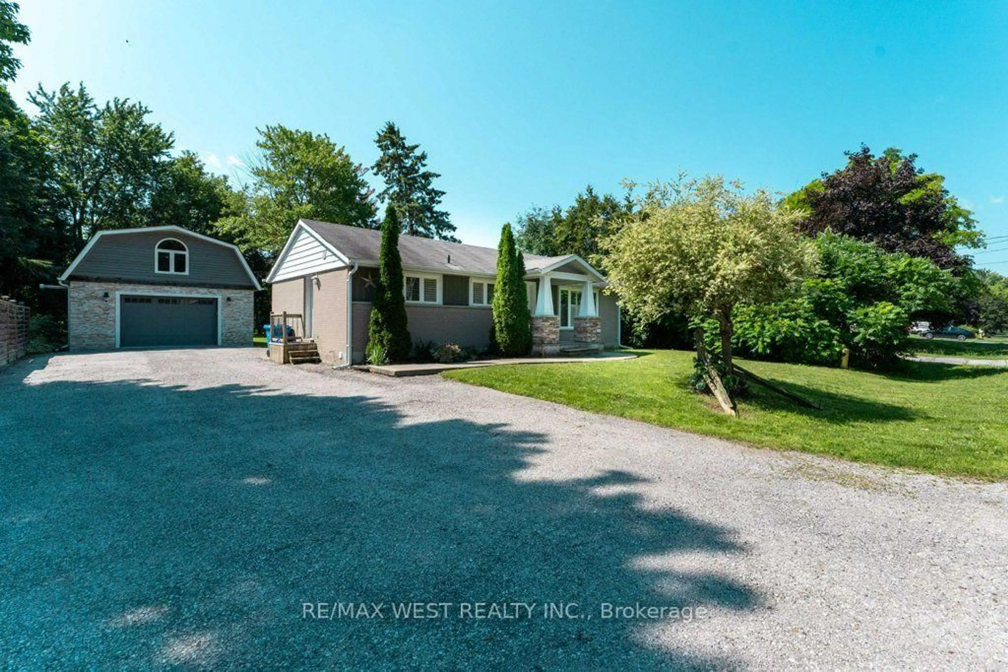 A pic from outside/outdoor area/front of a property/back of a property/a pic from drone, street for 67 May Ave, East Gwillimbury Ontario L0G 1V0