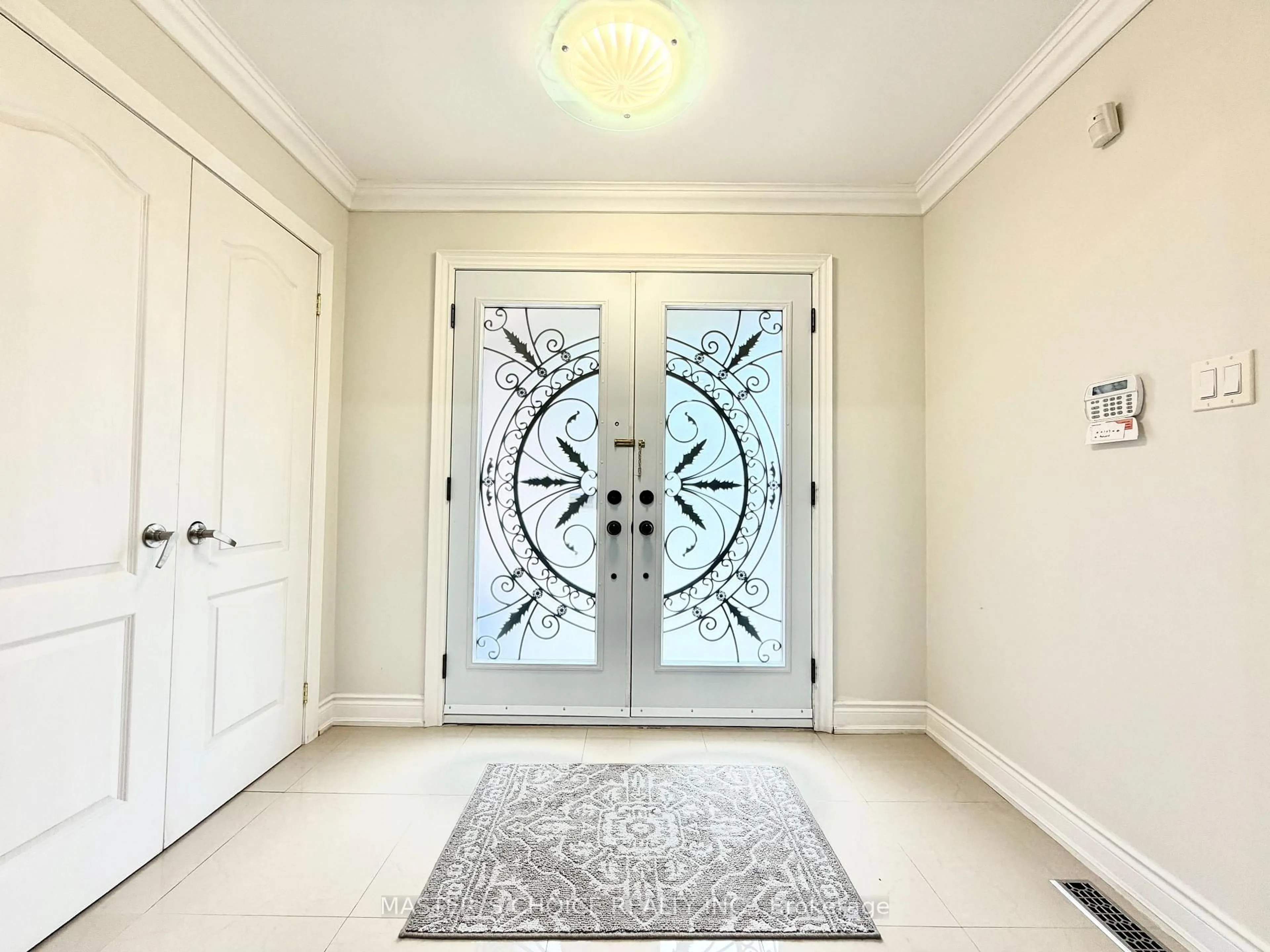 Indoor entryway for 212 Fincham Ave, Markham Ontario L3P 4B5