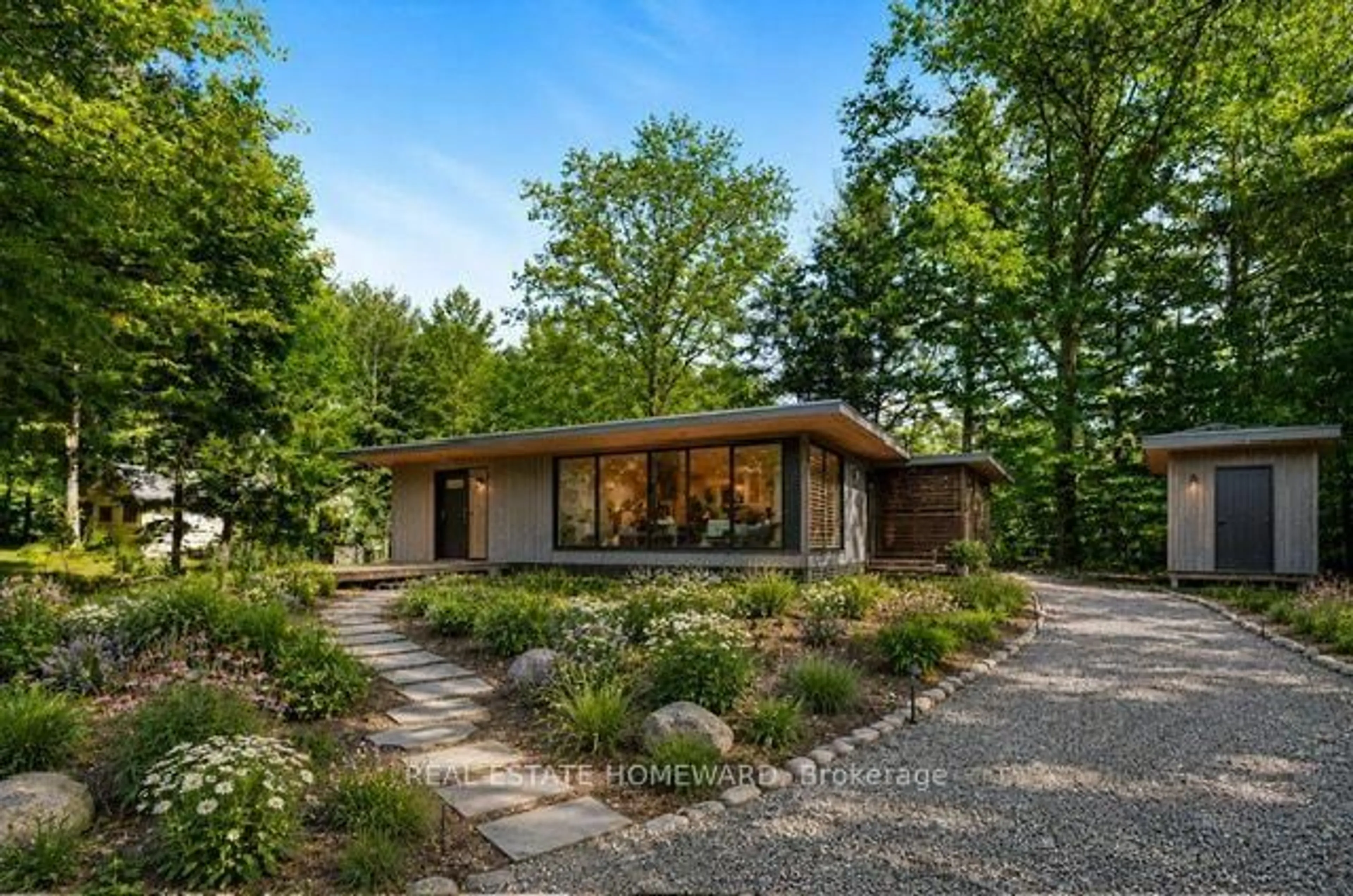 Home with brick exterior material, unknown for 87 Sibbald Cres, Georgina Ontario L0E 1R0