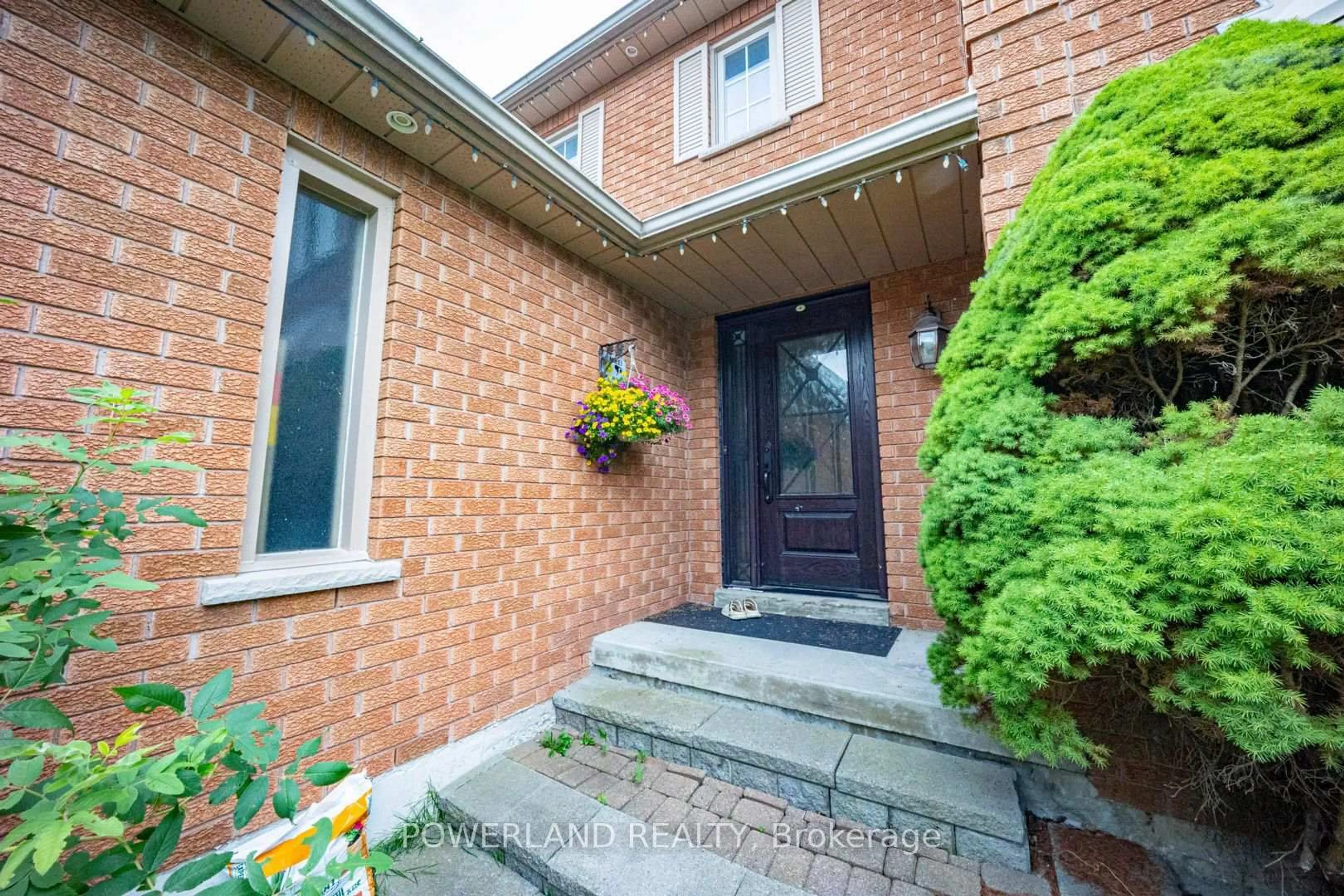 Home with brick exterior material, street for 120 Savage Rd, Newmarket Ontario L3X 1R1