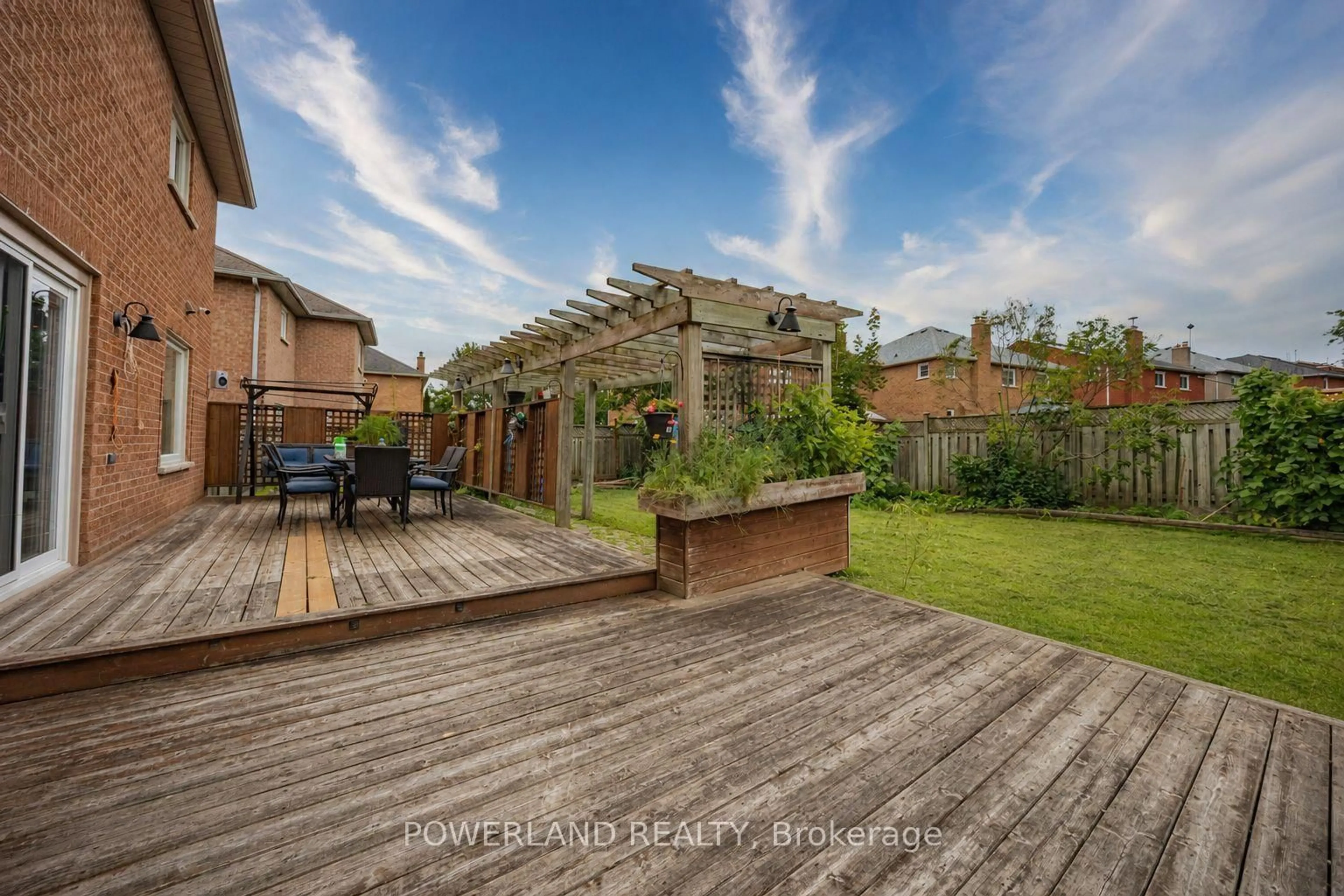 Patio, street for 120 Savage Rd, Newmarket Ontario L3X 1R1