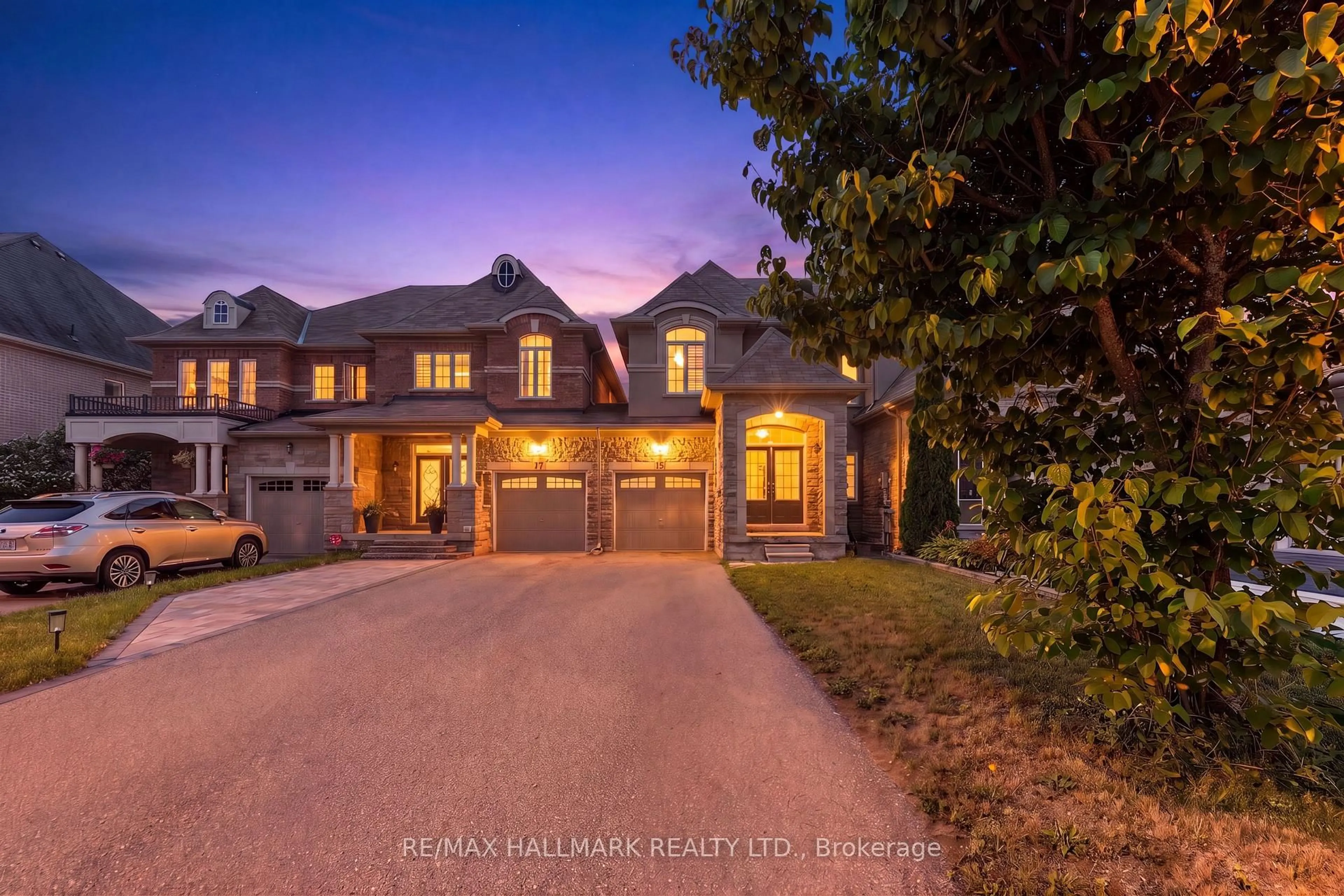 A pic from outside/outdoor area/front of a property/back of a property/a pic from drone, street for 15 Gamble Glen Cres, Richmond Hill Ontario L4S 2T3