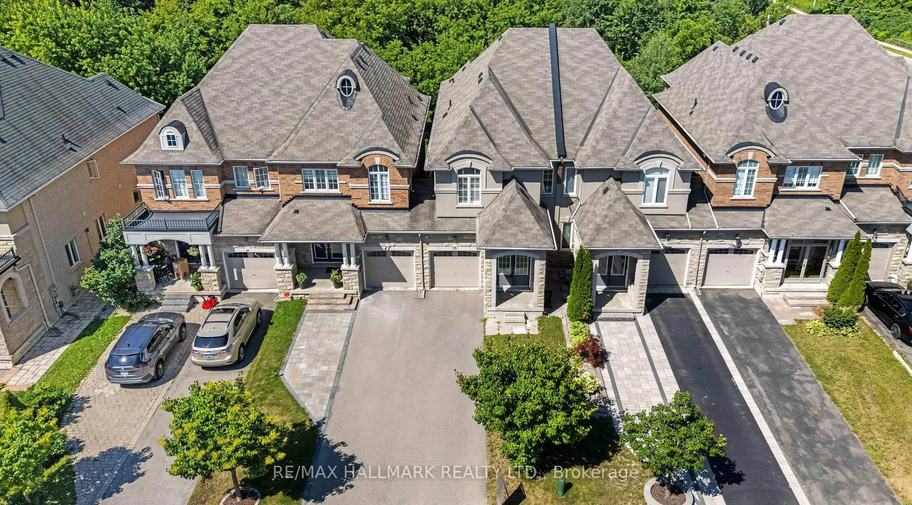 A pic from outside/outdoor area/front of a property/back of a property/a pic from drone, street for 15 Gamble Glen Cres, Richmond Hill Ontario L4S 2T3